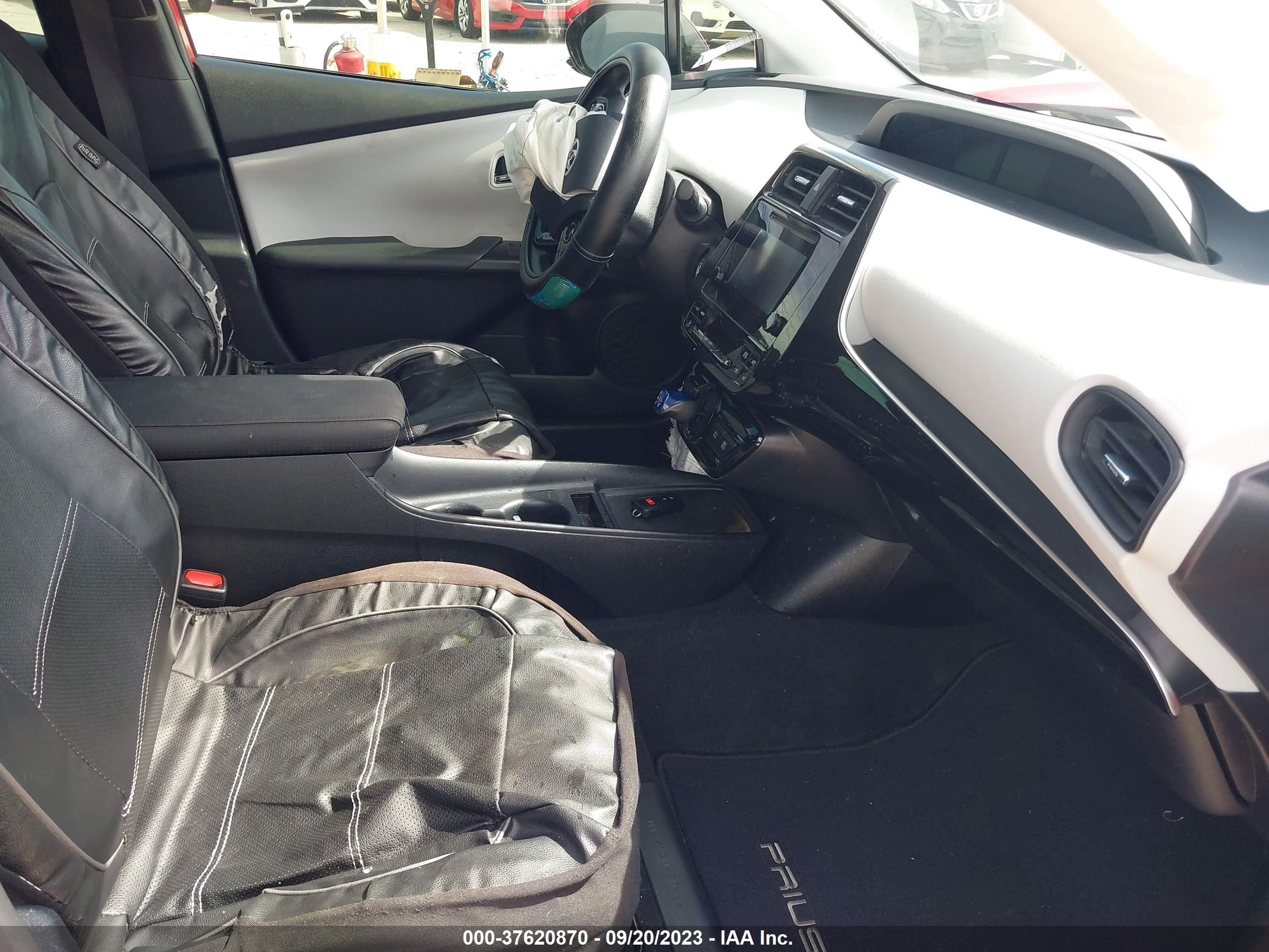 Photo 4 VIN: JTDKARFU9K3075639 - TOYOTA PRIUS 