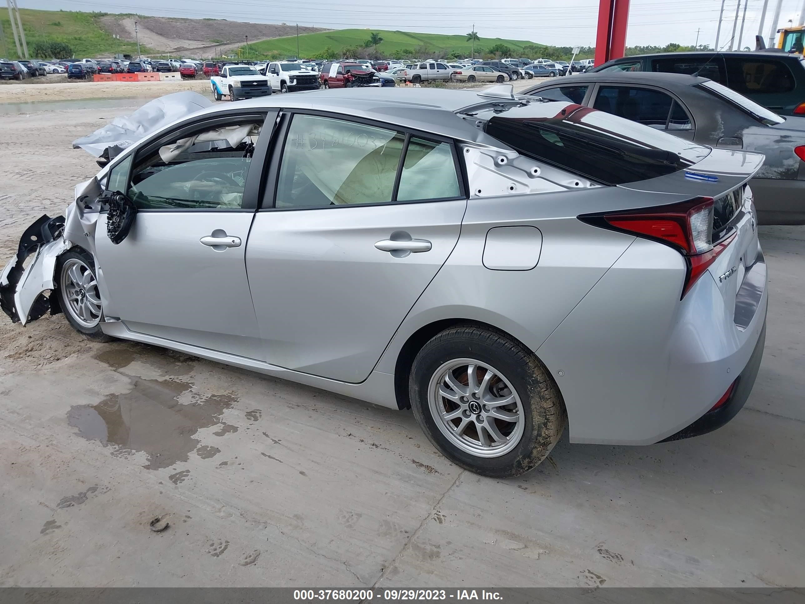 Photo 2 VIN: JTDKARFUXK3078226 - TOYOTA PRIUS 