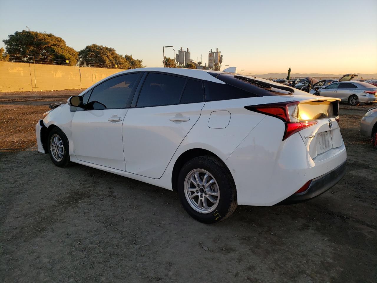 Photo 1 VIN: JTDKARFUXL3109959 - TOYOTA PRIUS 