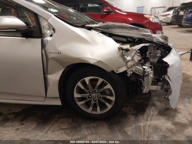 Photo 5 VIN: JTDKARFUXL3121898 - TOYOTA PRIUS 