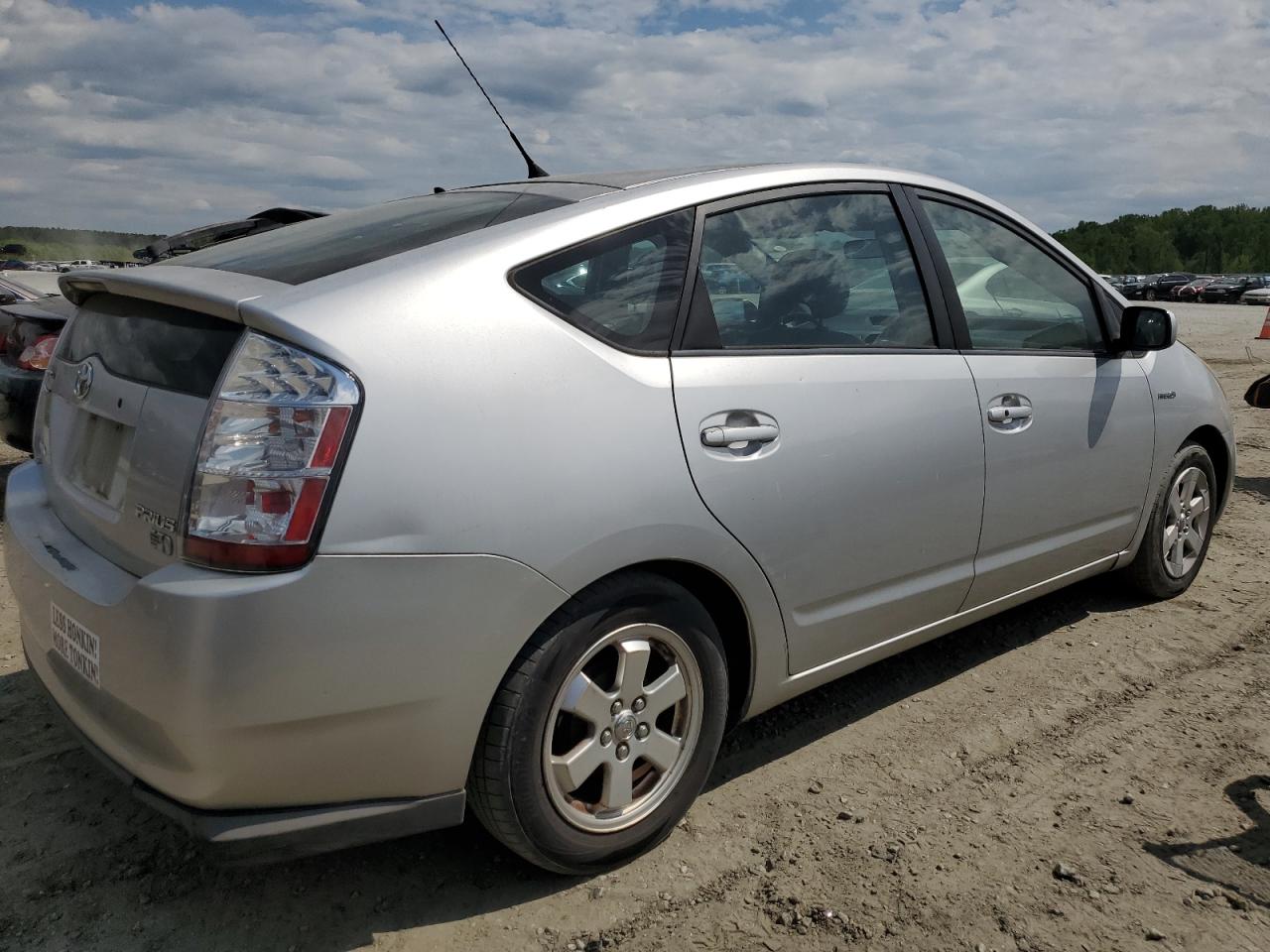 Photo 2 VIN: JTDKB20U083329843 - TOYOTA PRIUS 