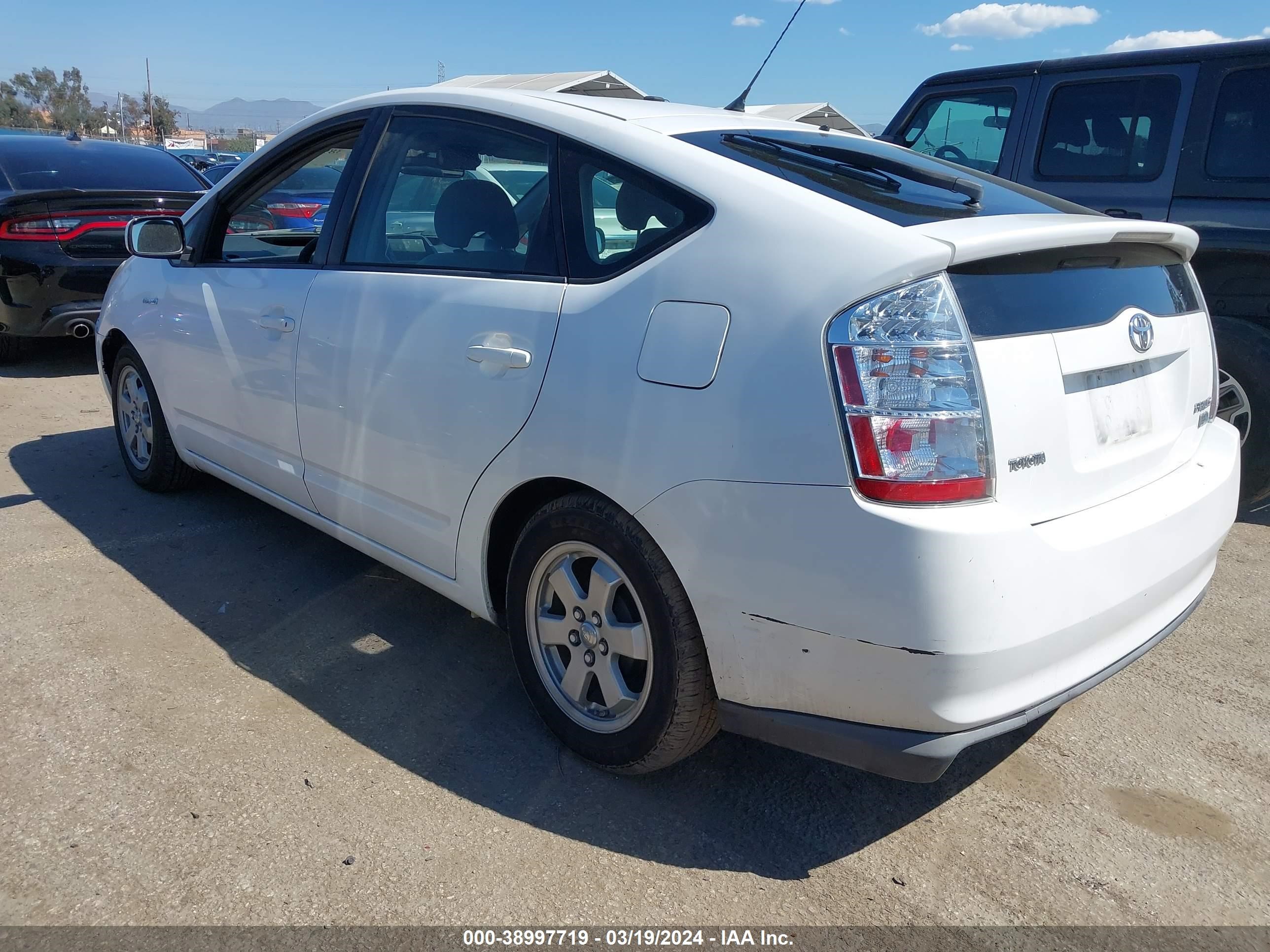 Photo 2 VIN: JTDKB20U087778299 - TOYOTA PRIUS 