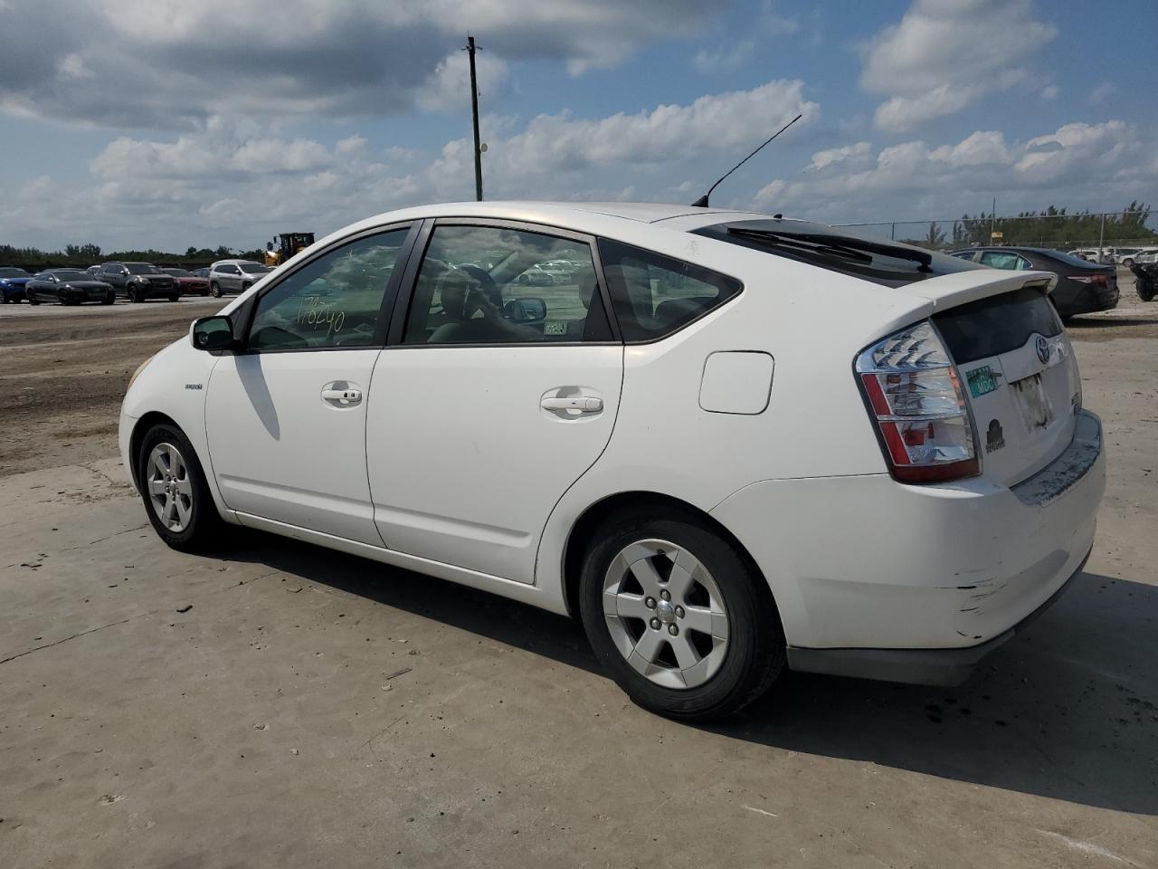 Photo 1 VIN: JTDKB20U087797256 - TOYOTA PRIUS 