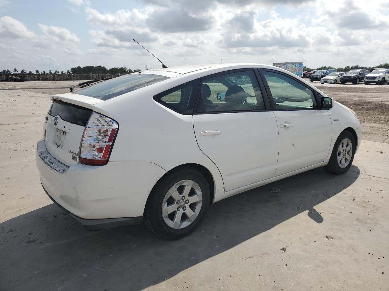 Photo 2 VIN: JTDKB20U087797256 - TOYOTA PRIUS 