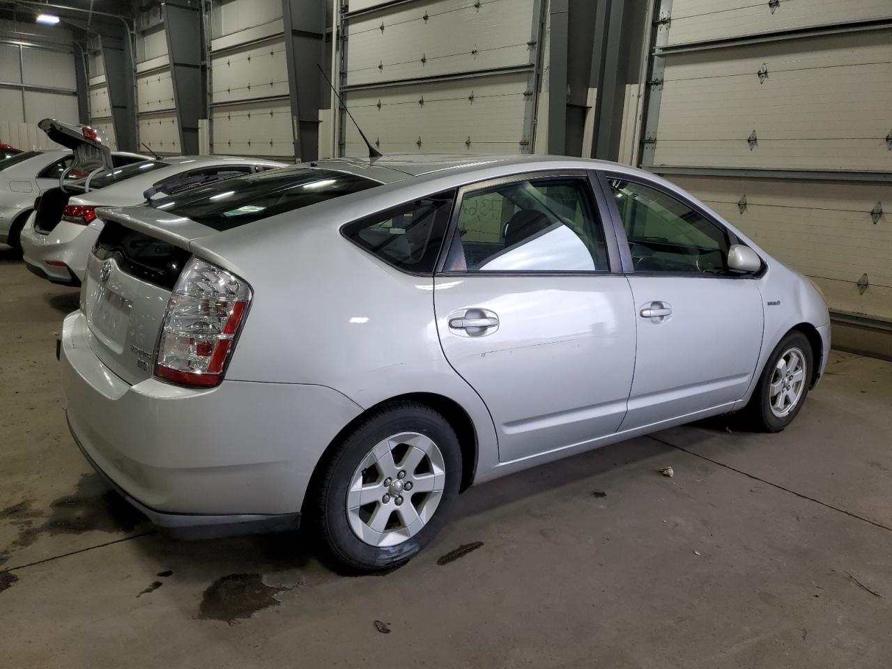 Photo 2 VIN: JTDKB20U177581222 - TOYOTA PRIUS 