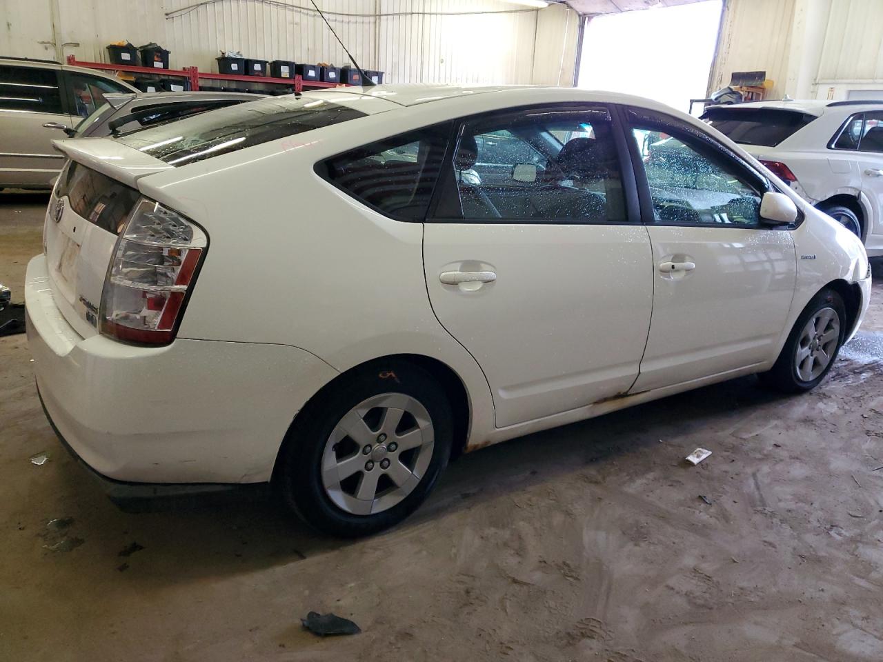 Photo 2 VIN: JTDKB20U183335554 - TOYOTA PRIUS 