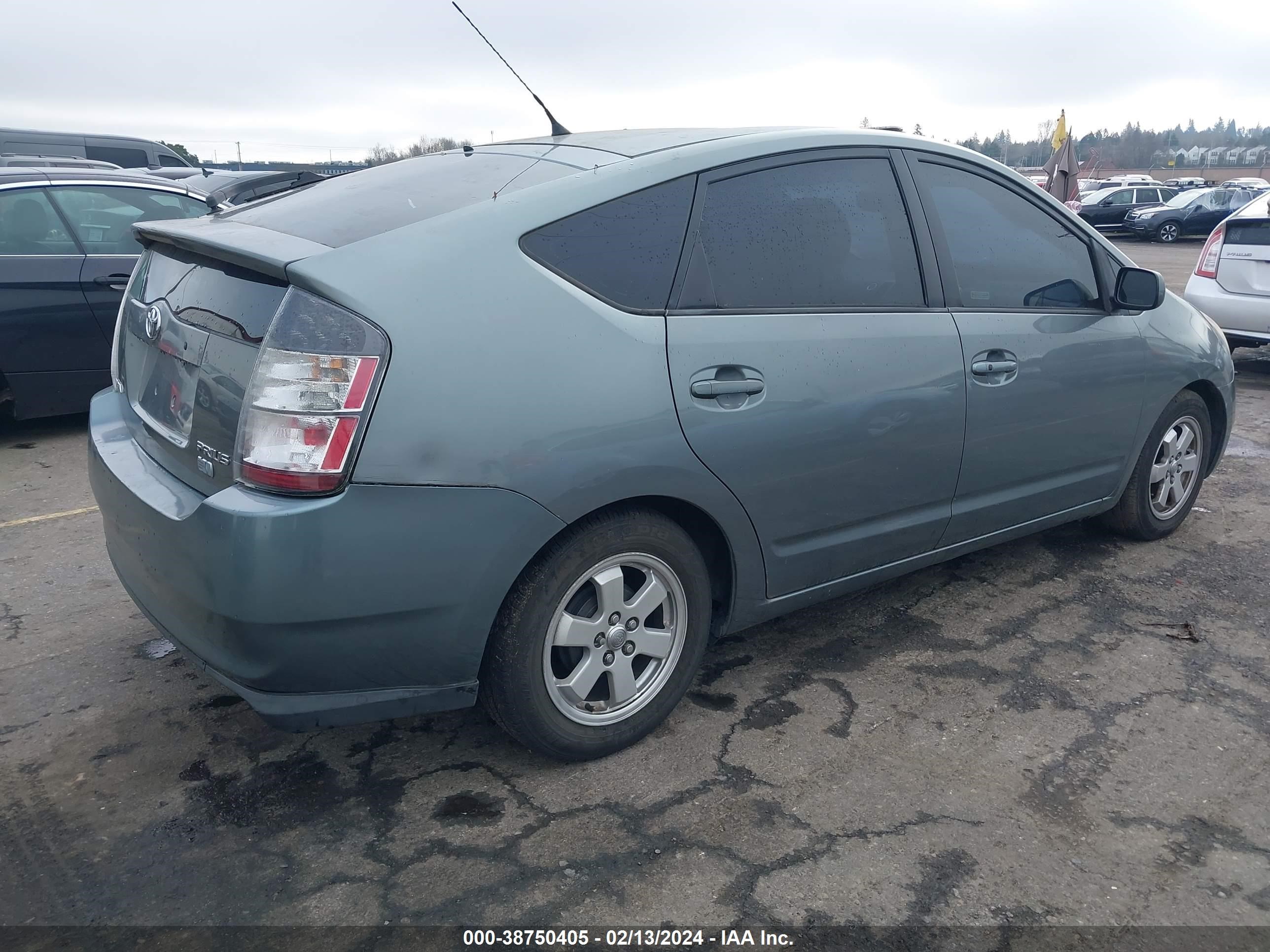 Photo 3 VIN: JTDKB20U253112113 - TOYOTA PRIUS 