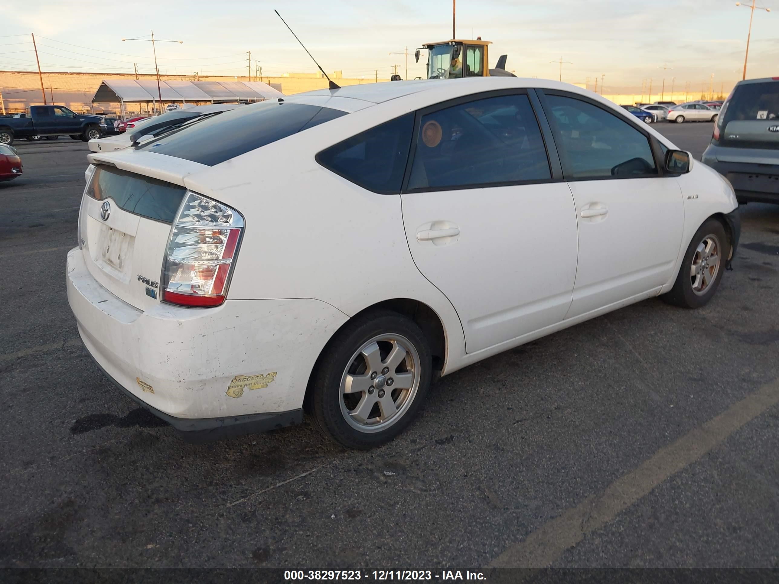 Photo 3 VIN: JTDKB20U263136591 - TOYOTA PRIUS 