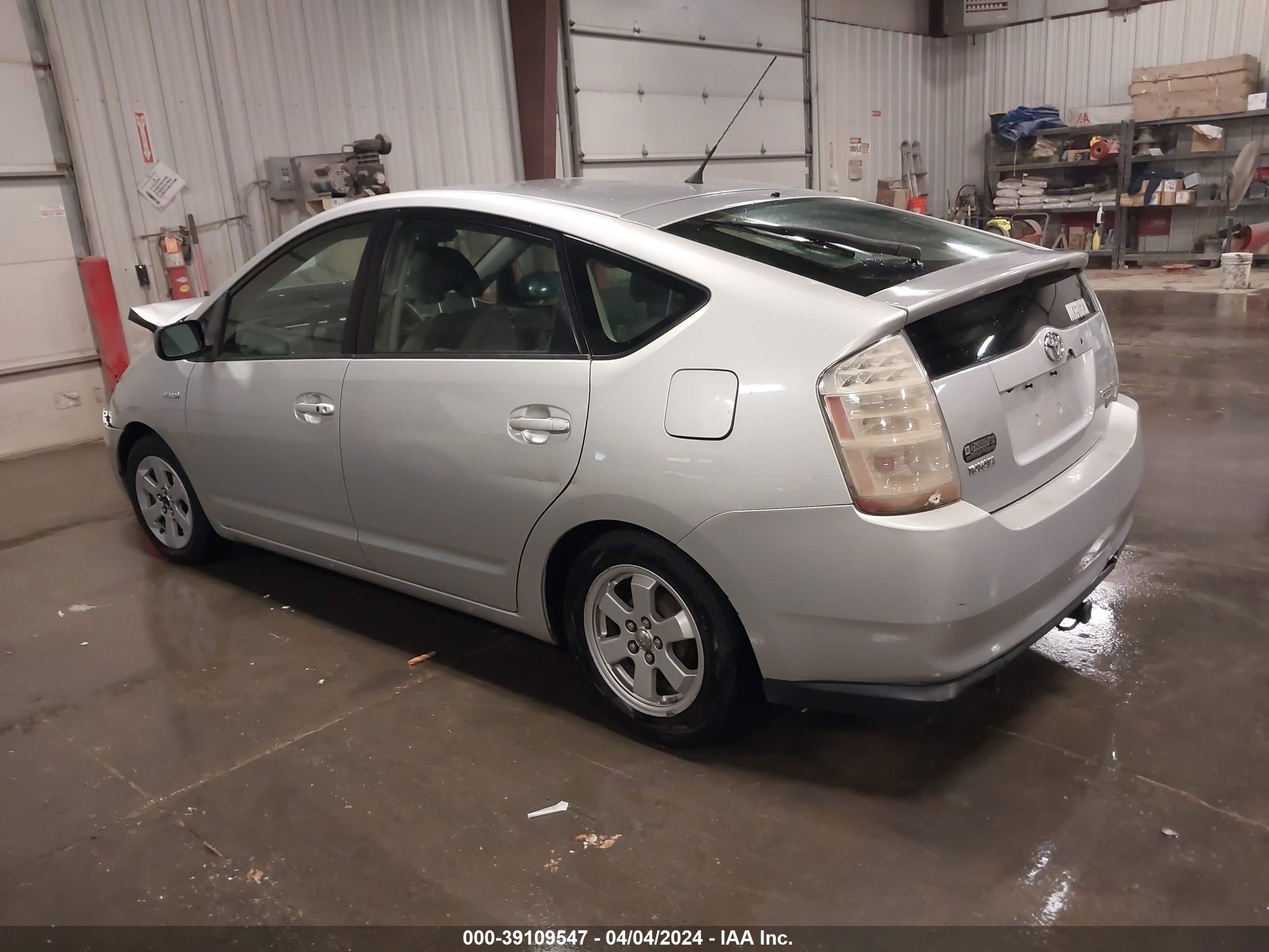 Photo 2 VIN: JTDKB20U277603387 - TOYOTA PRIUS 