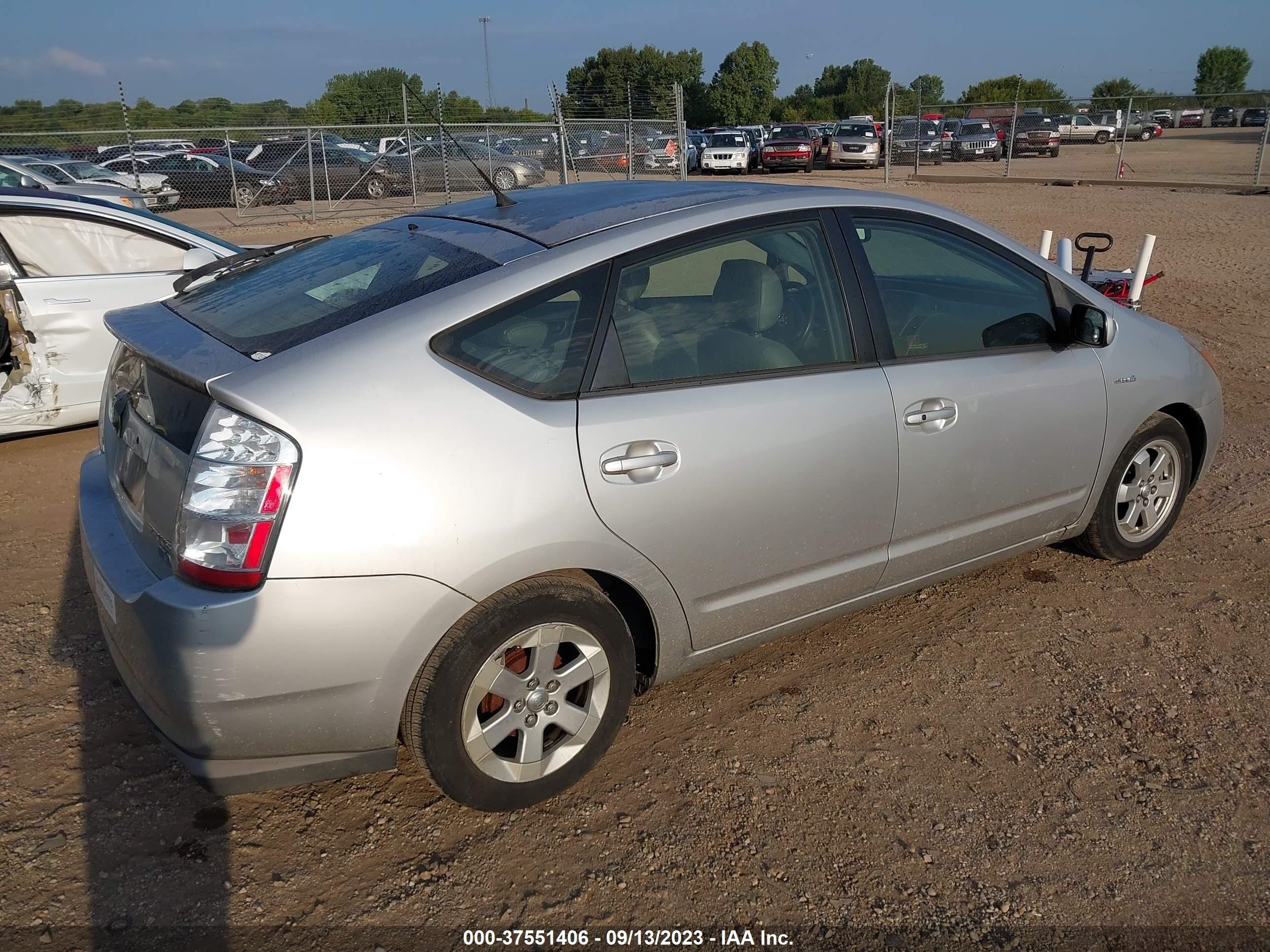 Photo 3 VIN: JTDKB20U283333201 - TOYOTA PRIUS 