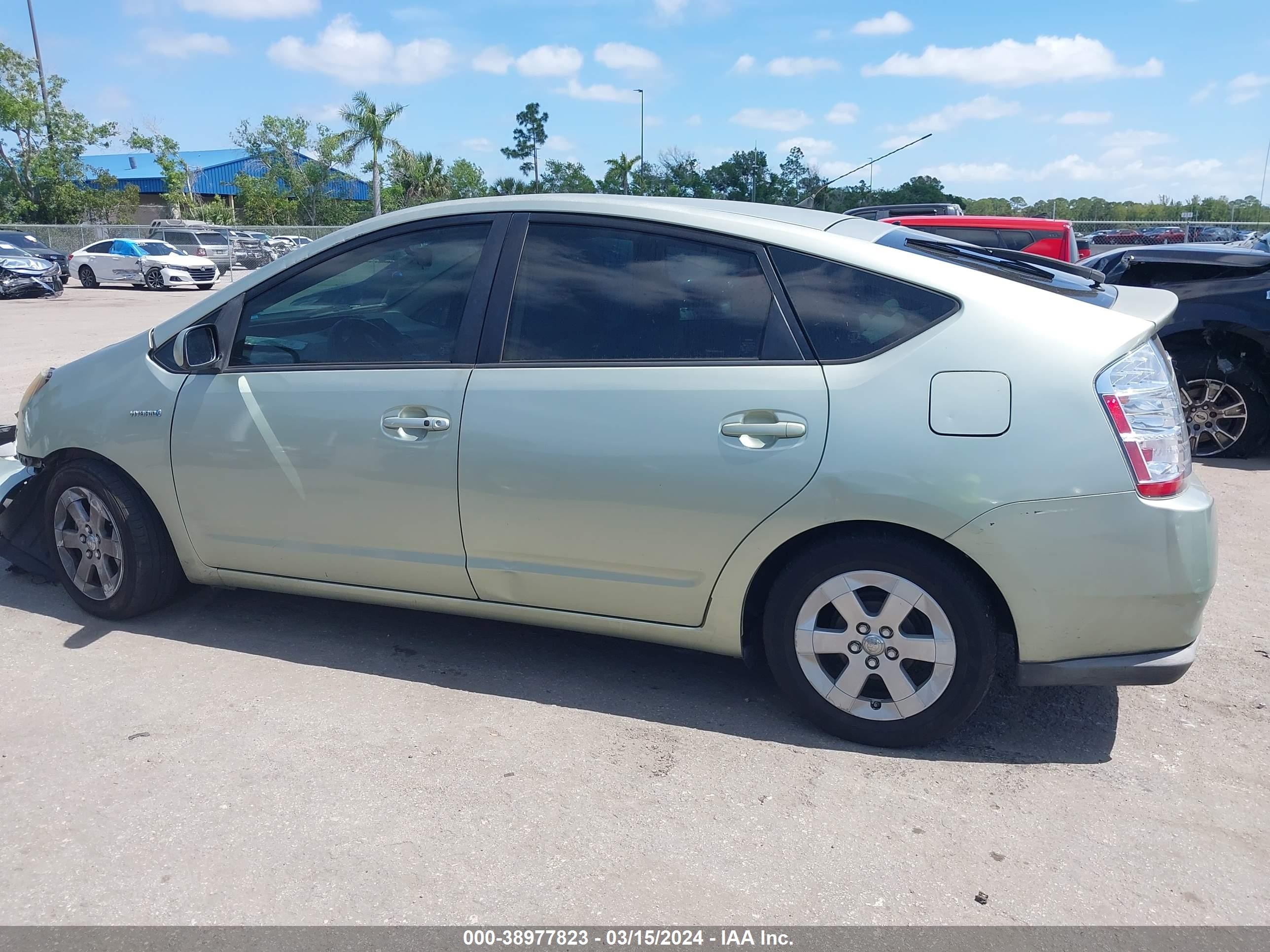 Photo 13 VIN: JTDKB20U283428017 - TOYOTA PRIUS 