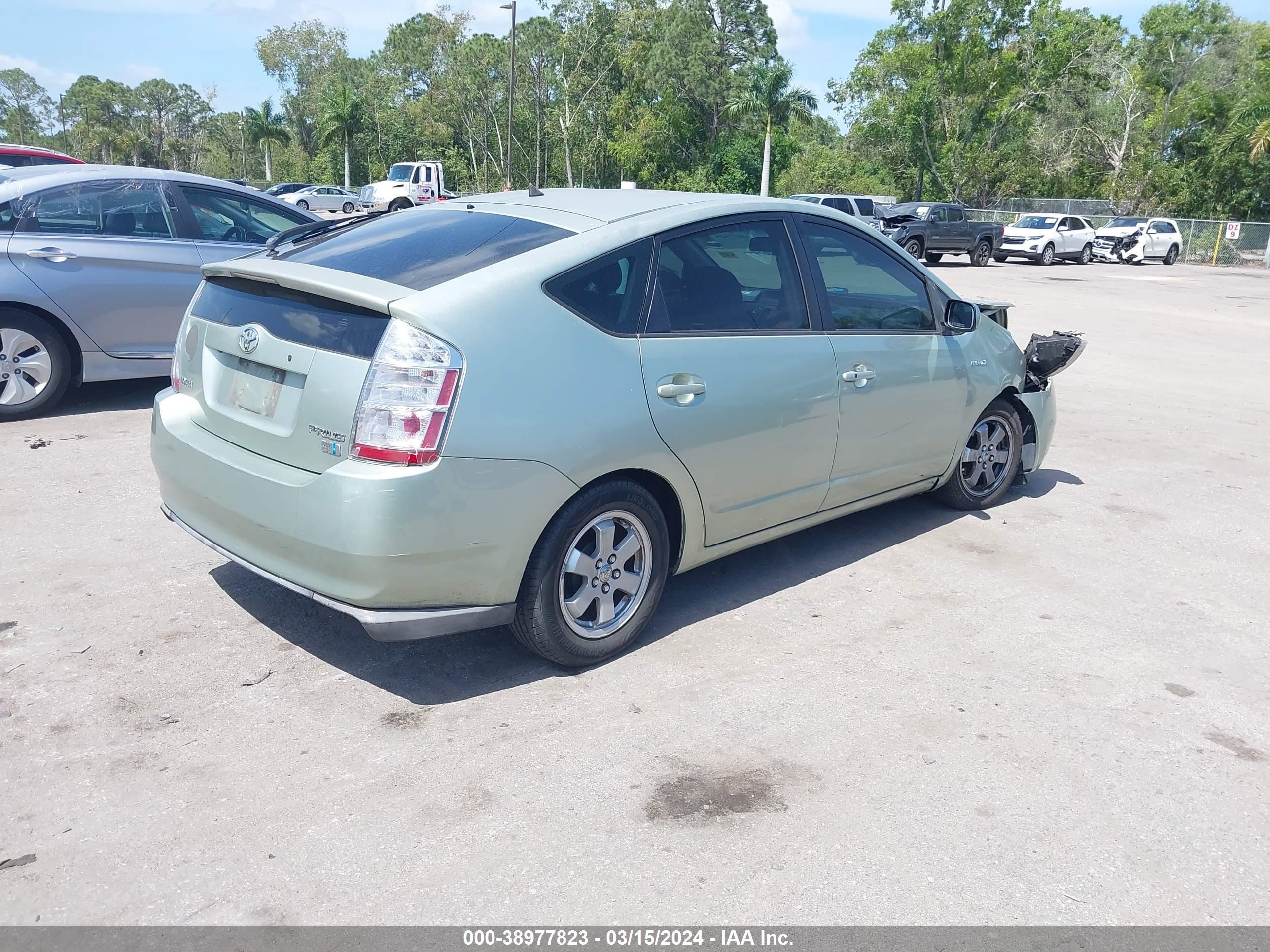 Photo 3 VIN: JTDKB20U283428017 - TOYOTA PRIUS 