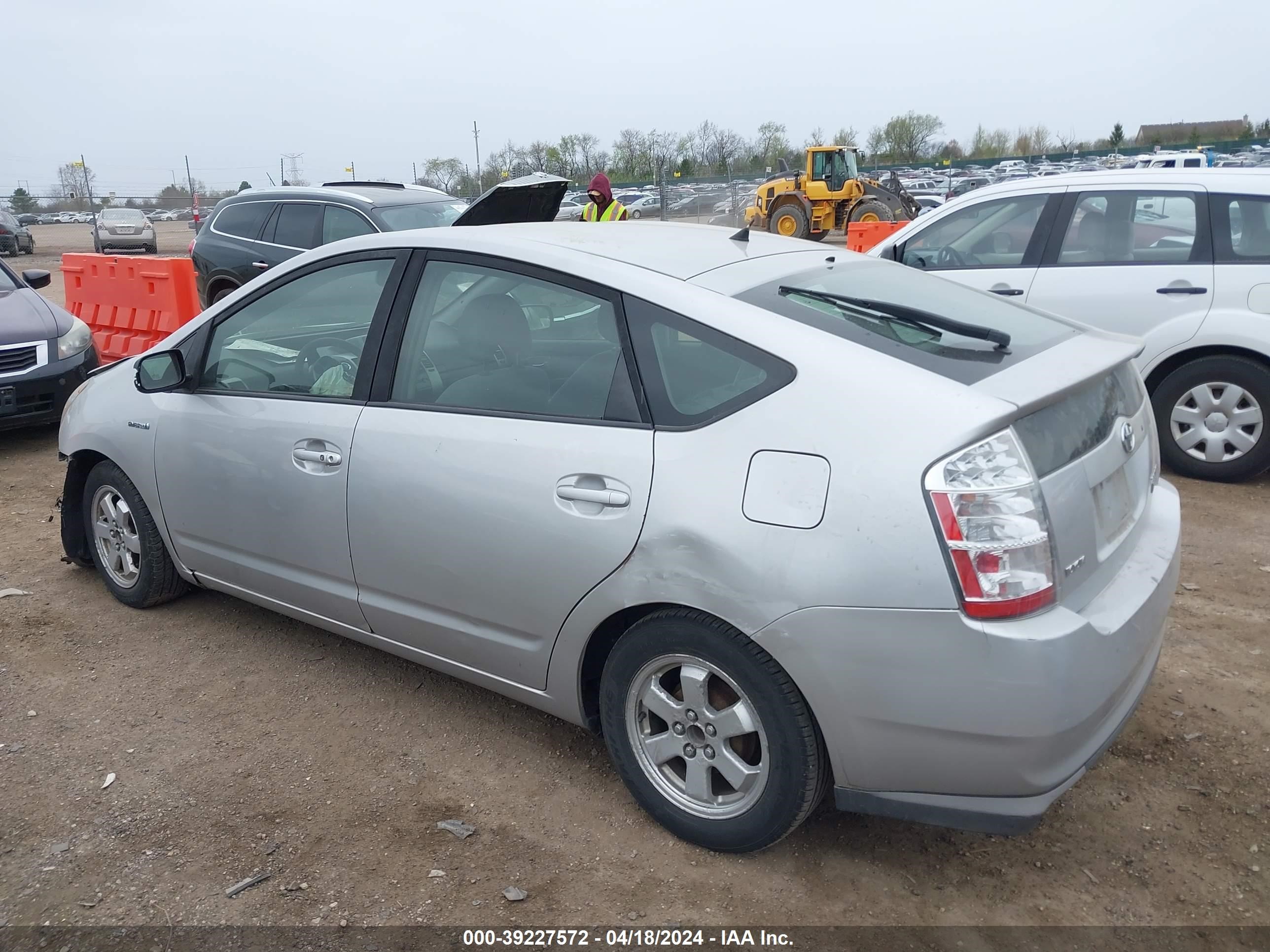 Photo 2 VIN: JTDKB20U287787103 - TOYOTA PRIUS 