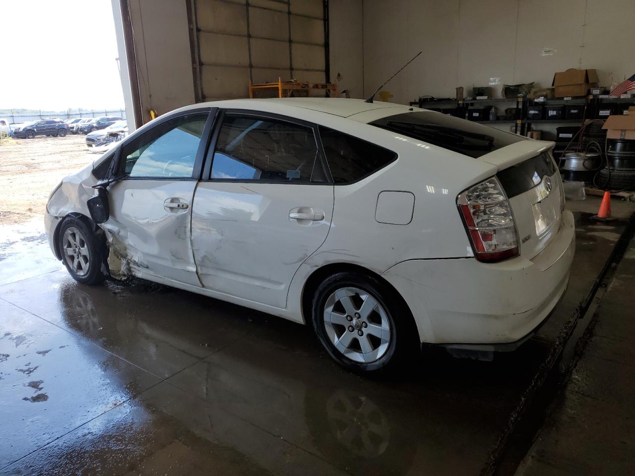 Photo 1 VIN: JTDKB20U287787845 - TOYOTA PRIUS 