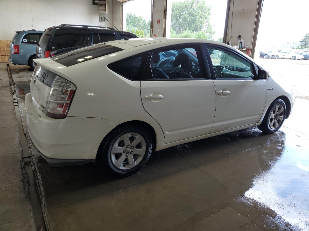 Photo 2 VIN: JTDKB20U287787845 - TOYOTA PRIUS 