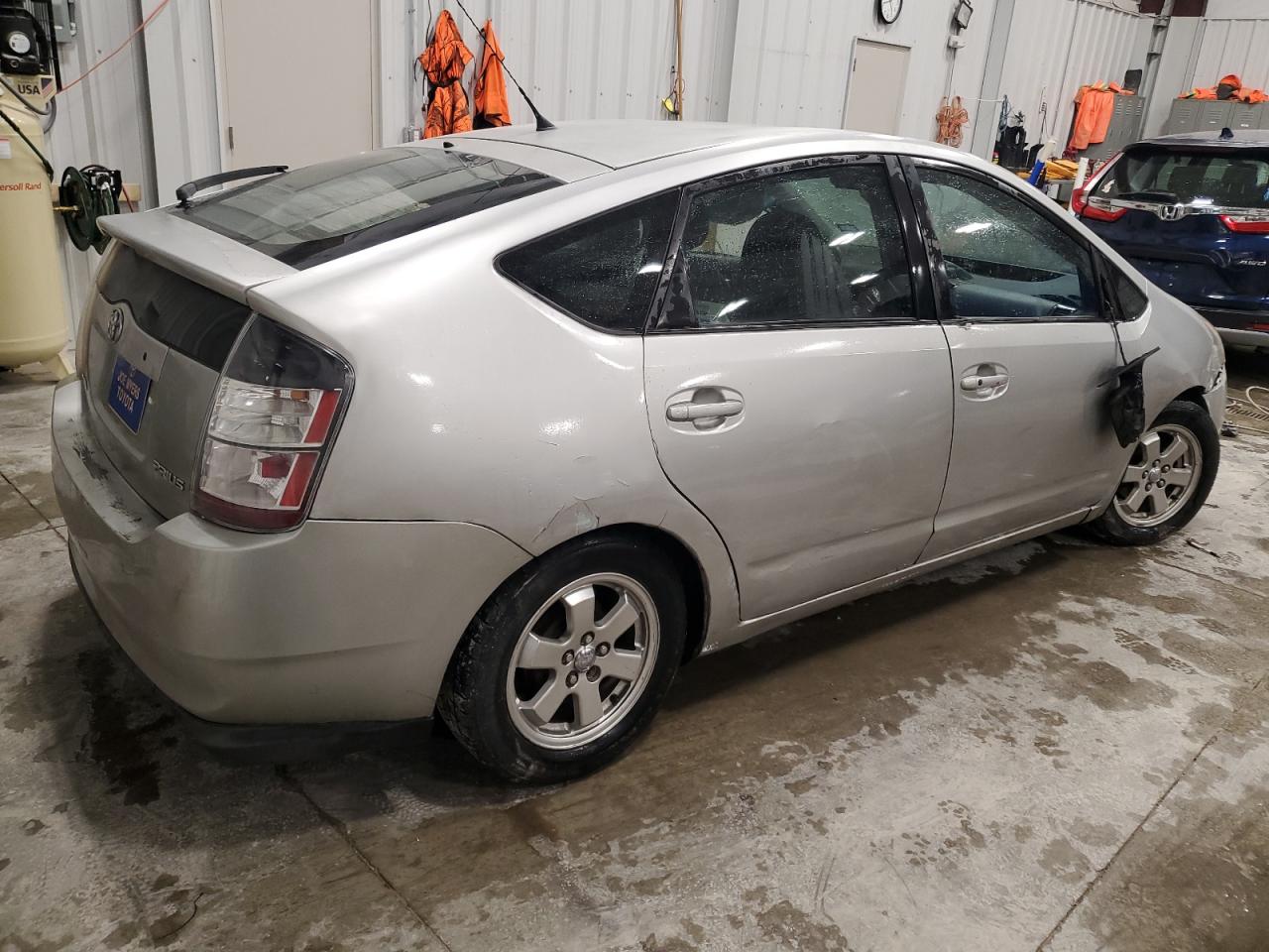 Photo 2 VIN: JTDKB20U353064749 - TOYOTA PRIUS 