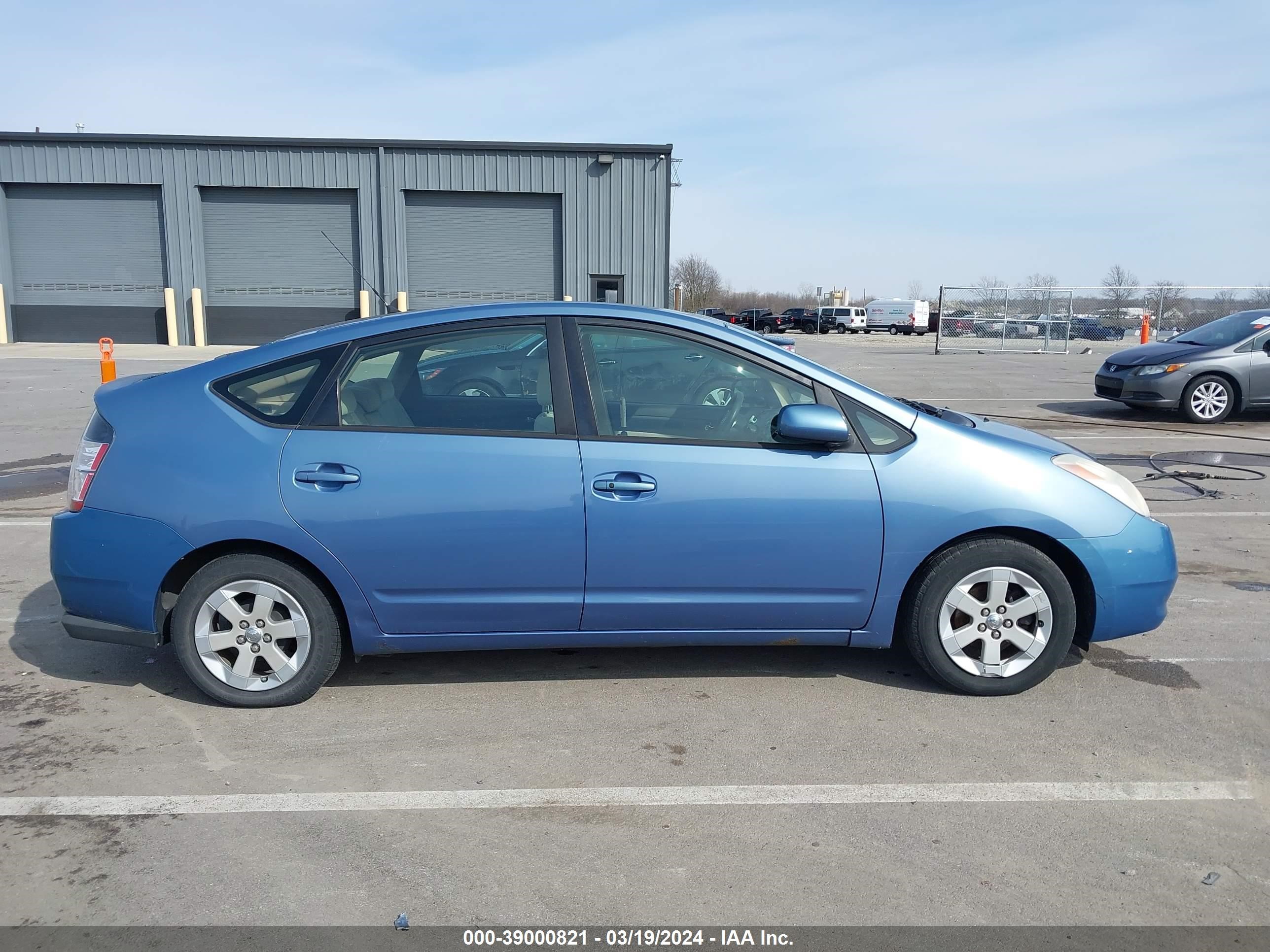 Photo 13 VIN: JTDKB20U357056188 - TOYOTA PRIUS 