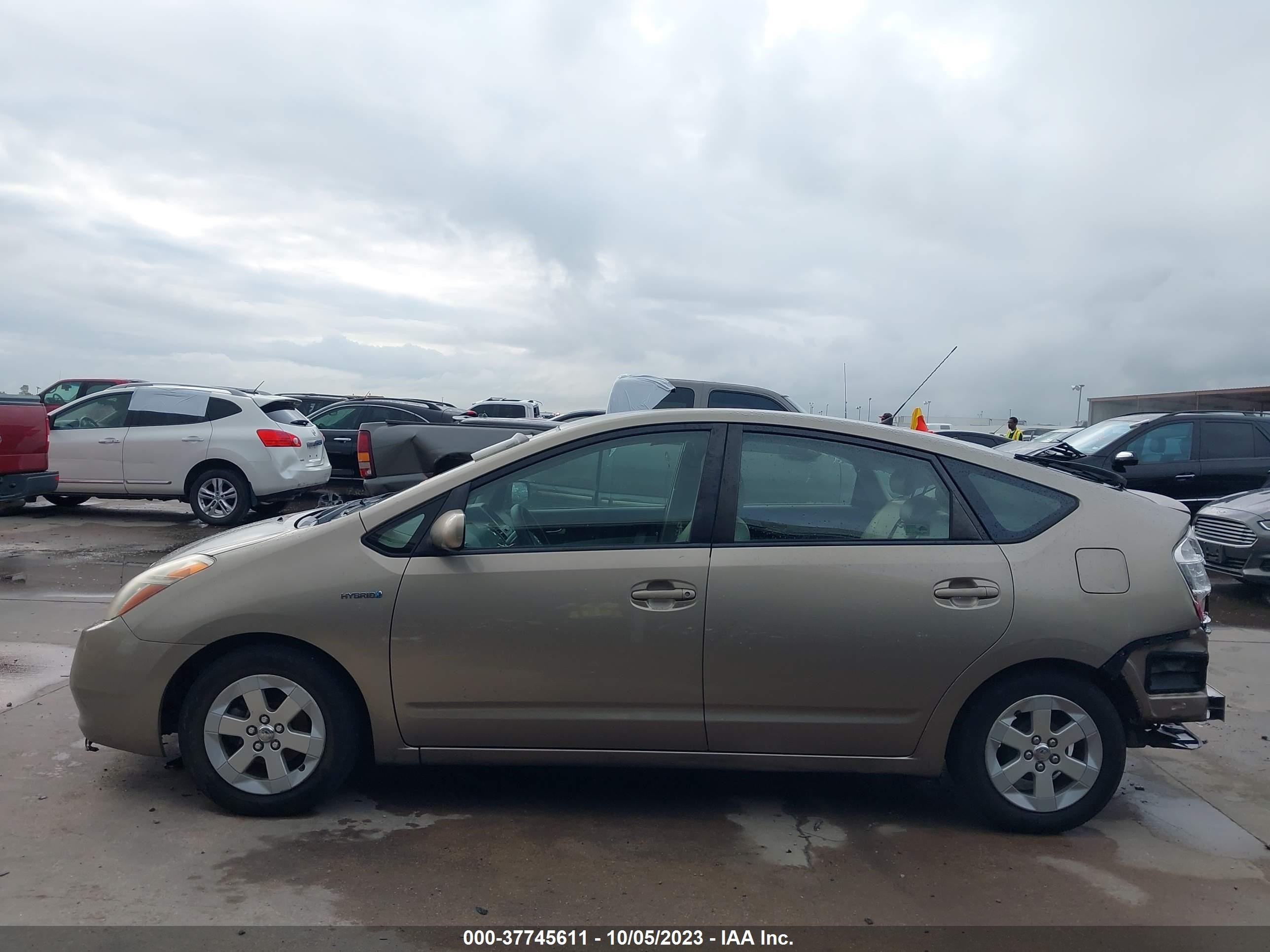 Photo 13 VIN: JTDKB20U373293709 - TOYOTA PRIUS 