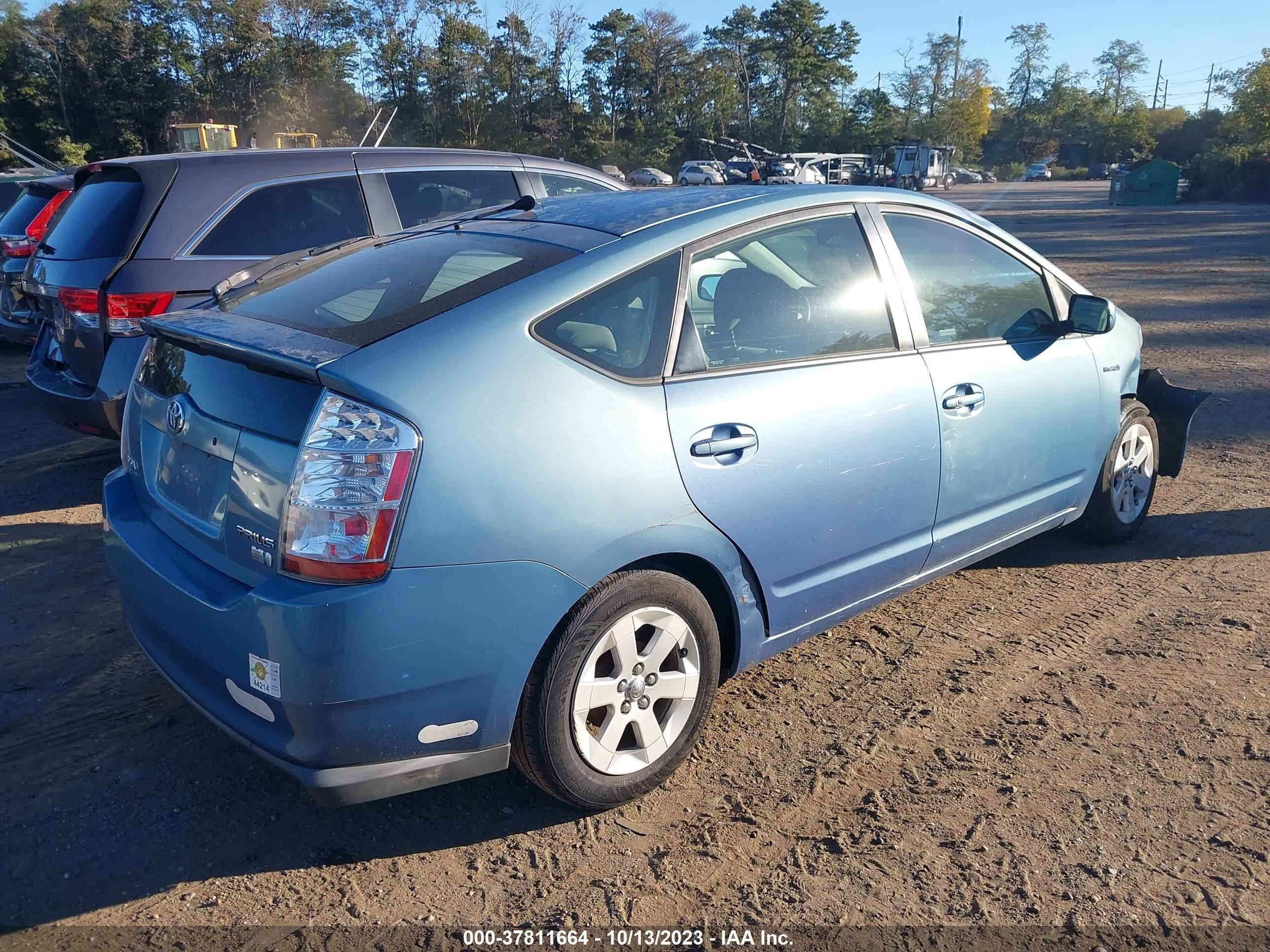 Photo 3 VIN: JTDKB20U377636852 - TOYOTA PRIUS 