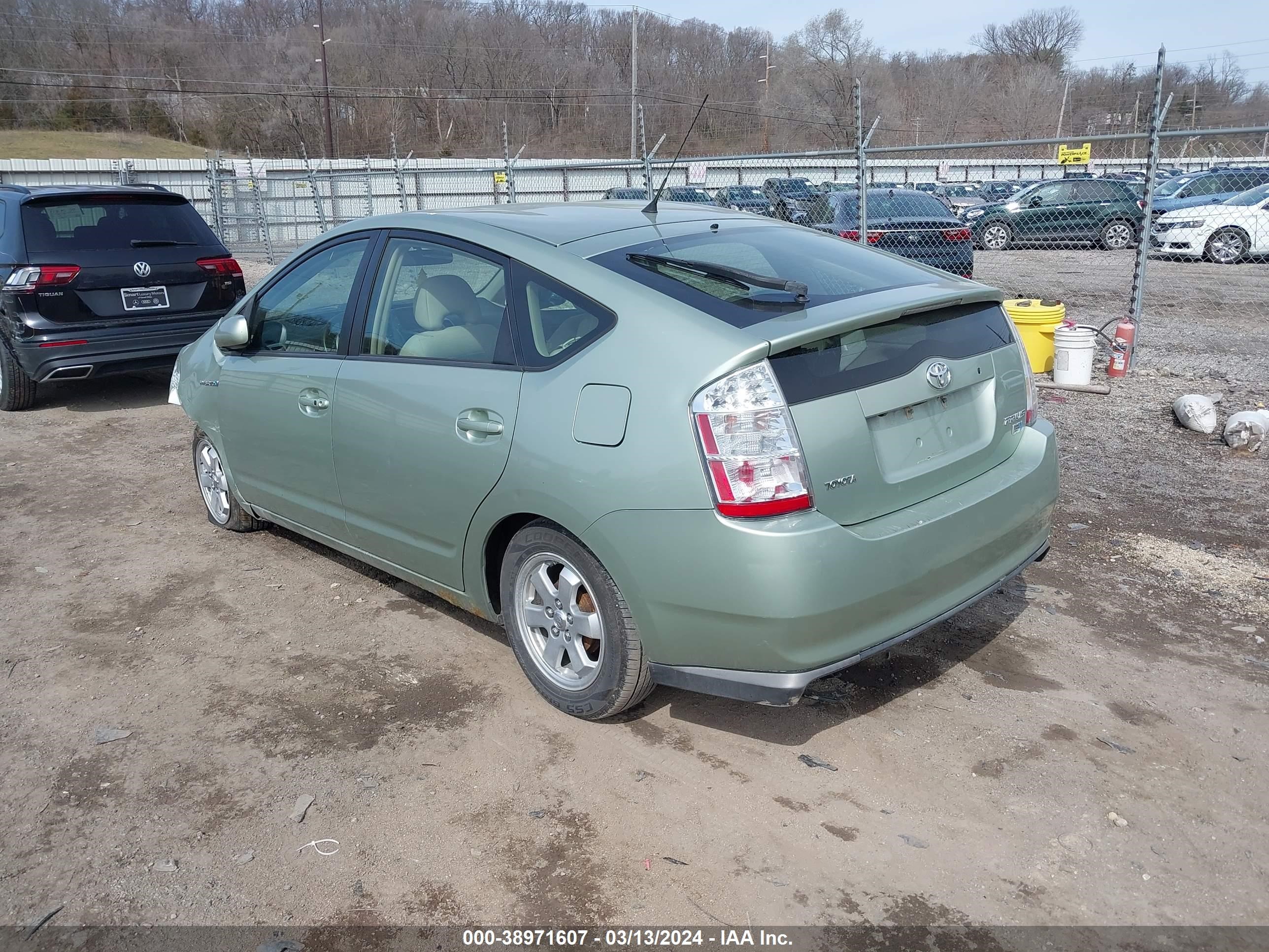 Photo 2 VIN: JTDKB20U383327763 - TOYOTA PRIUS 