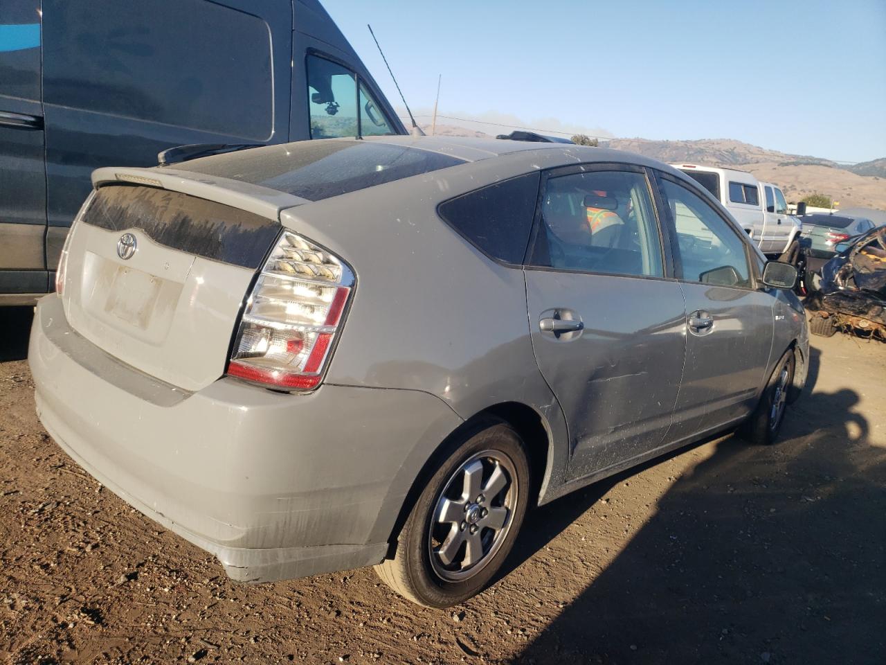 Photo 2 VIN: JTDKB20U473256927 - TOYOTA PRIUS 