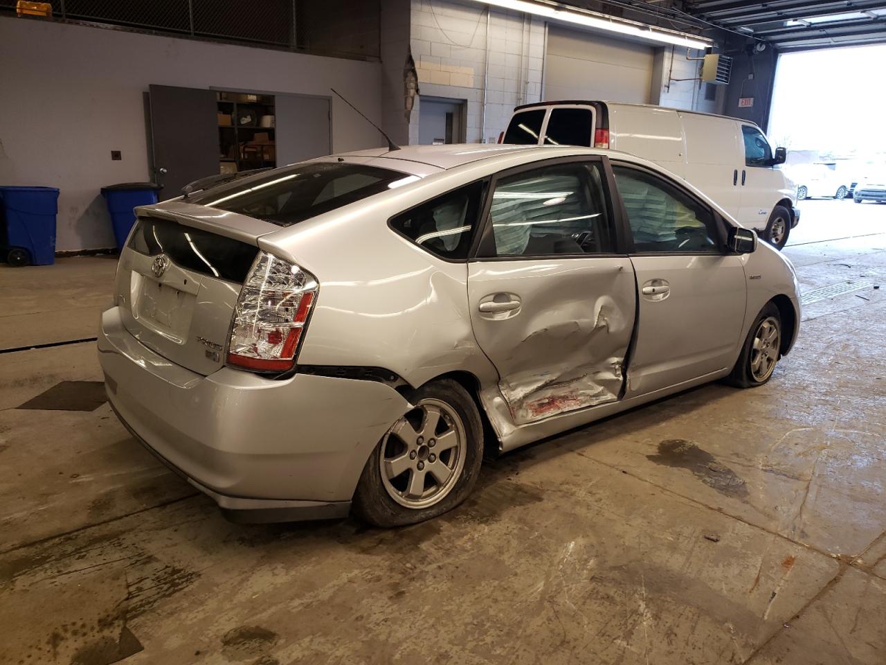 Photo 2 VIN: JTDKB20U483369780 - TOYOTA PRIUS 