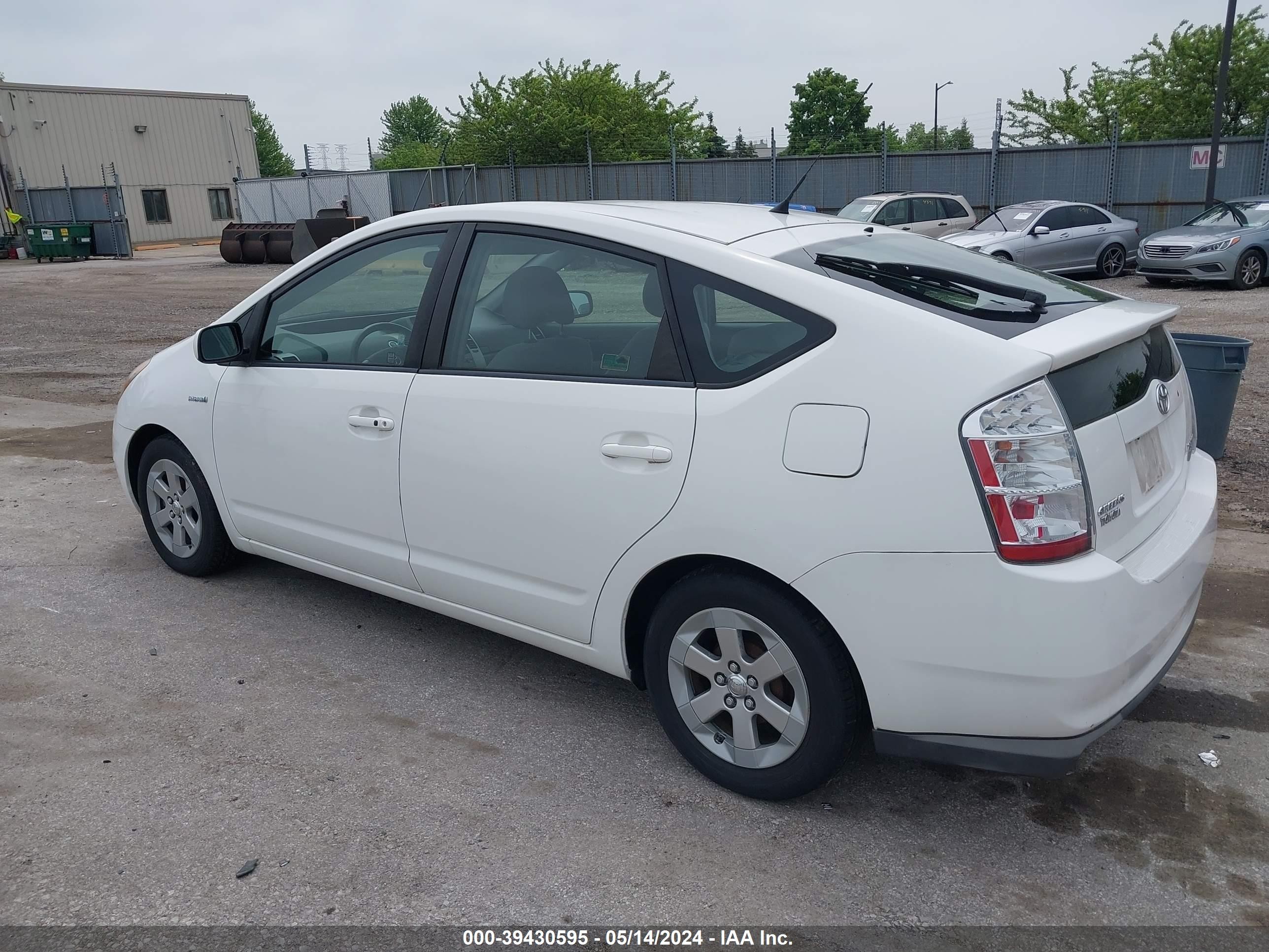 Photo 2 VIN: JTDKB20U497858643 - TOYOTA PRIUS 