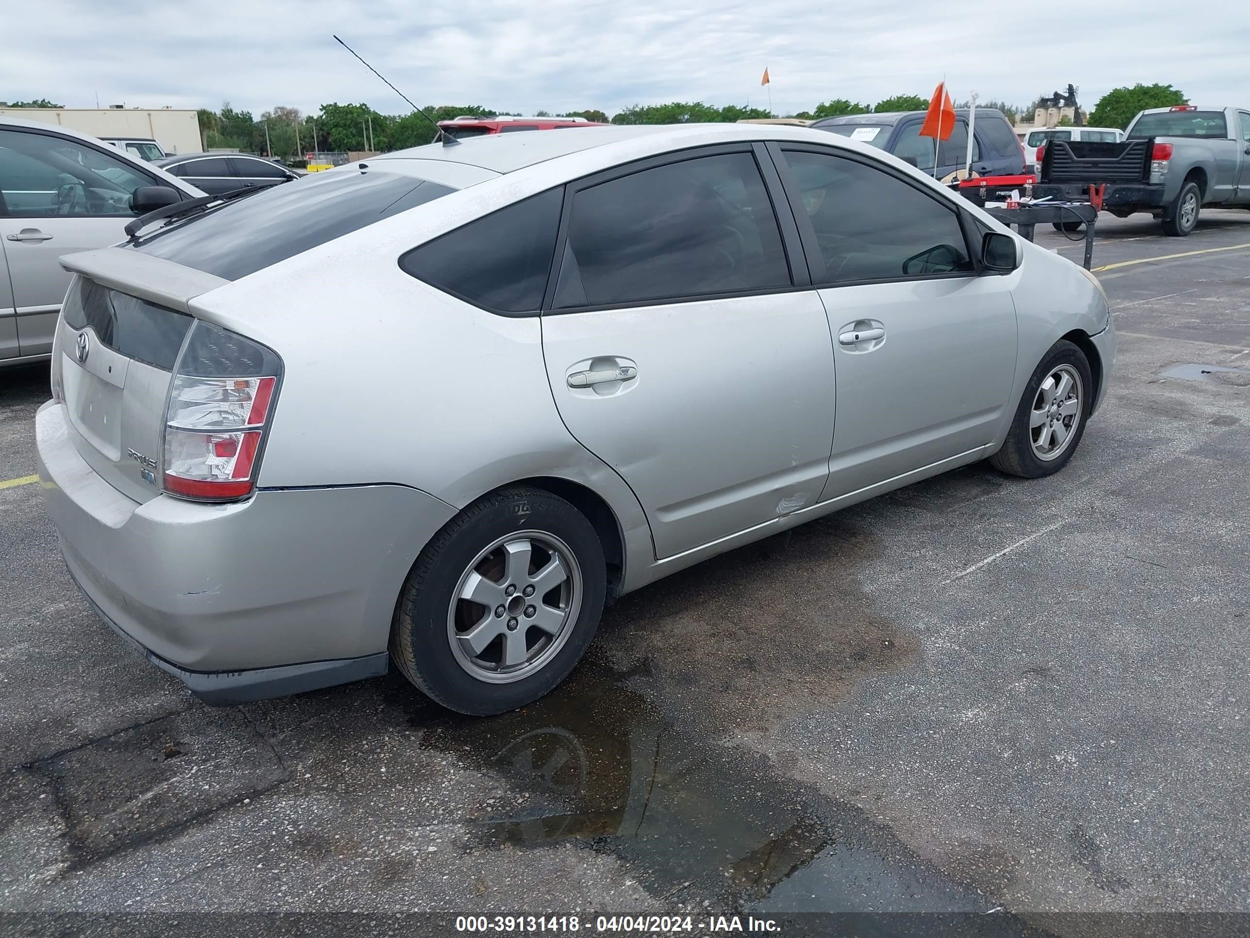 Photo 3 VIN: JTDKB20U553063392 - TOYOTA PRIUS 