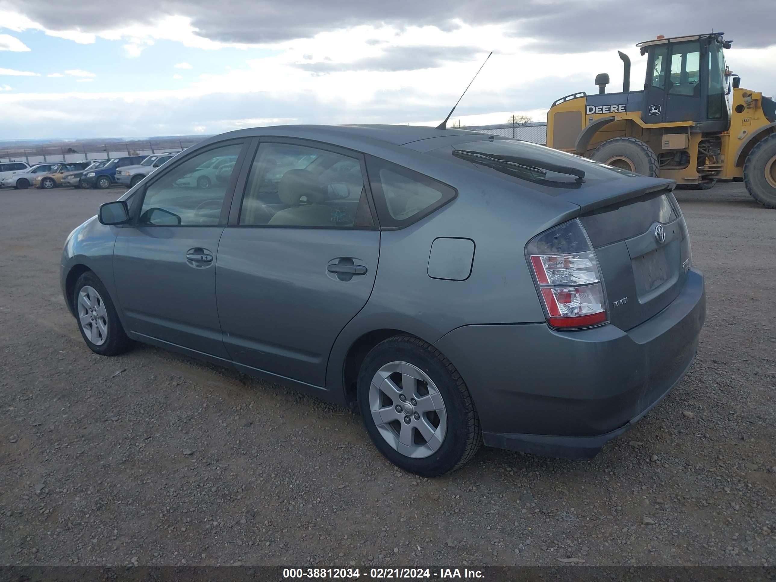 Photo 2 VIN: JTDKB20U553083951 - TOYOTA PRIUS 