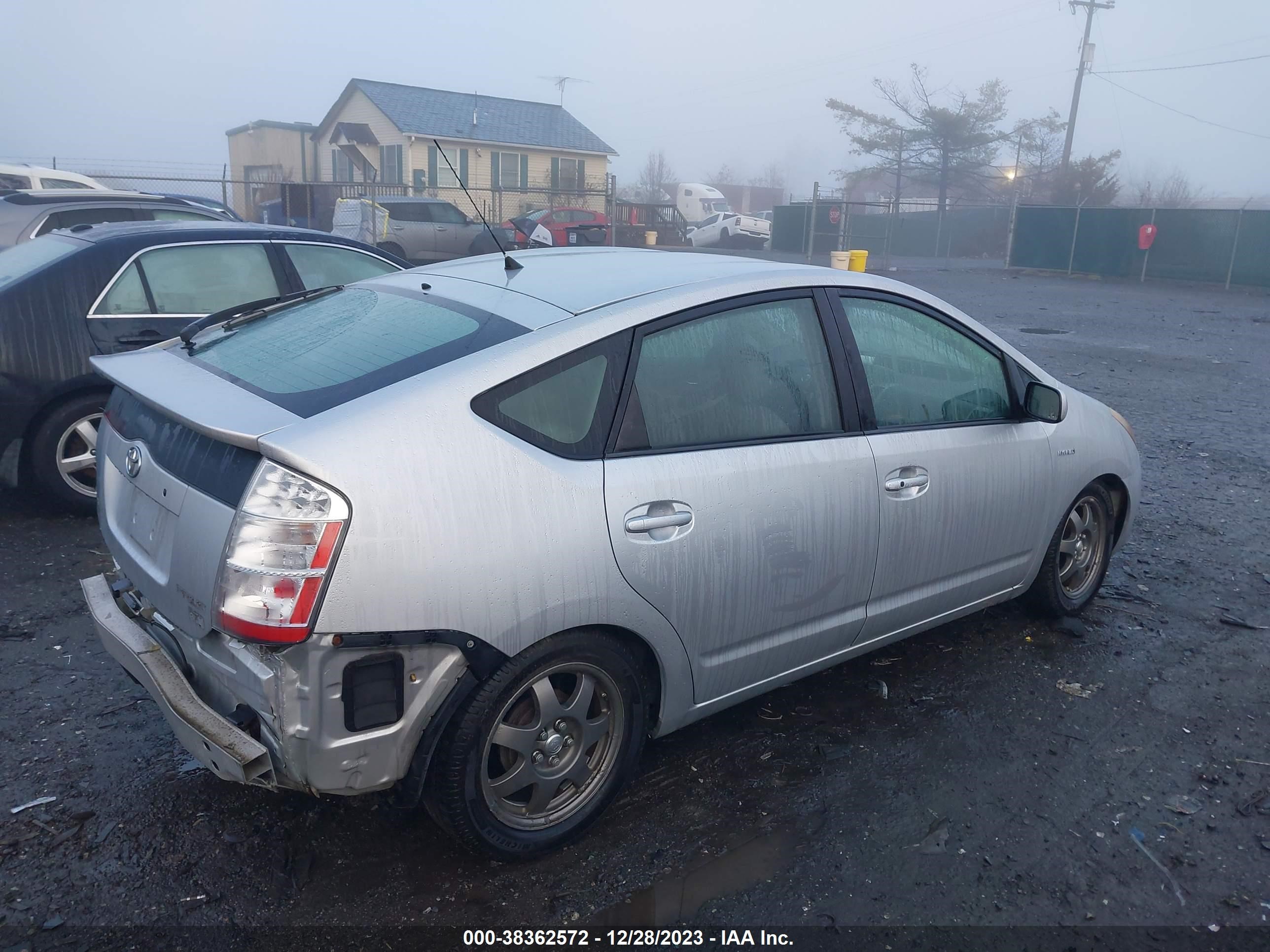 Photo 3 VIN: JTDKB20U583346167 - TOYOTA PRIUS 