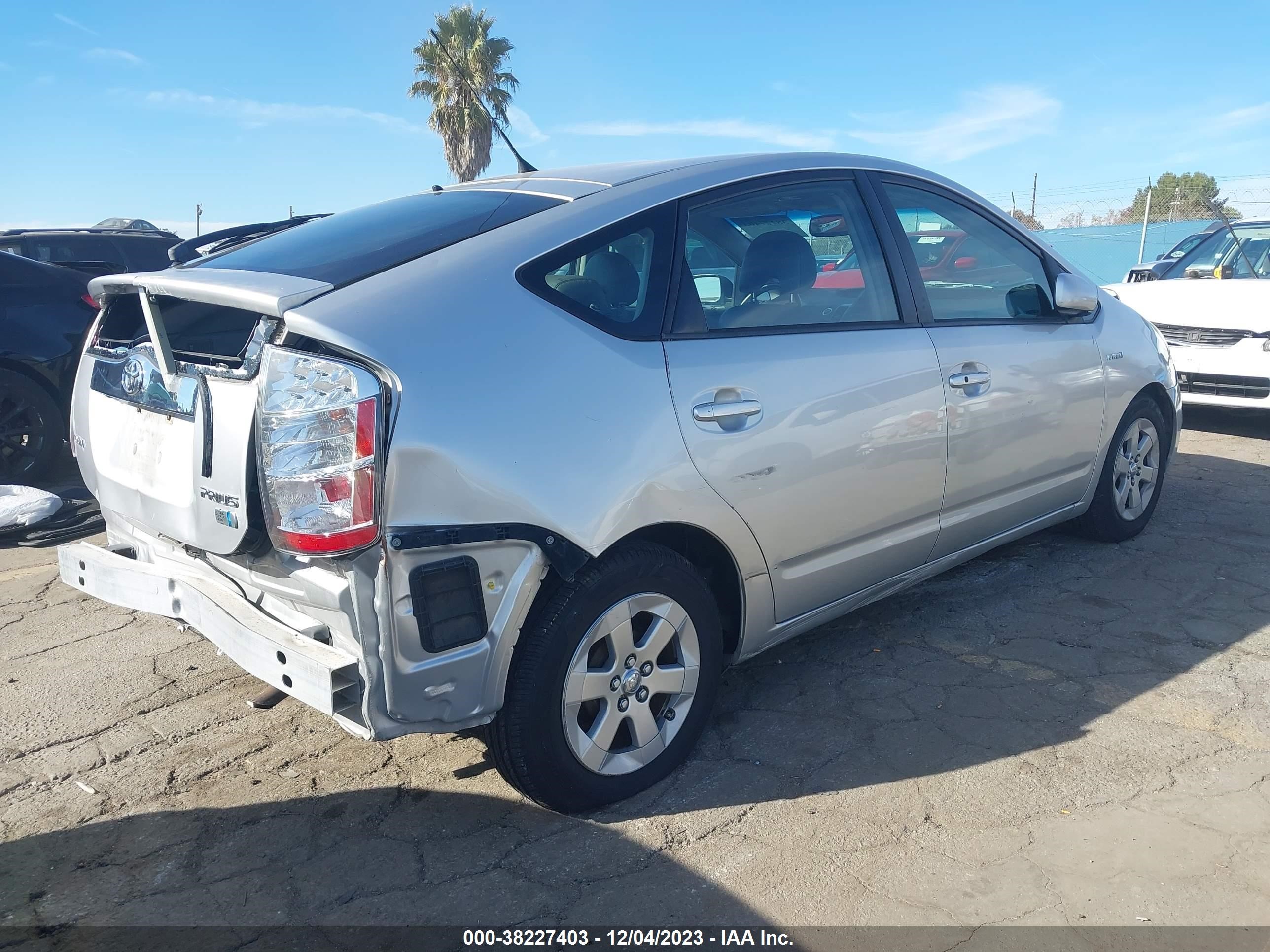 Photo 3 VIN: JTDKB20U583397152 - TOYOTA PRIUS 