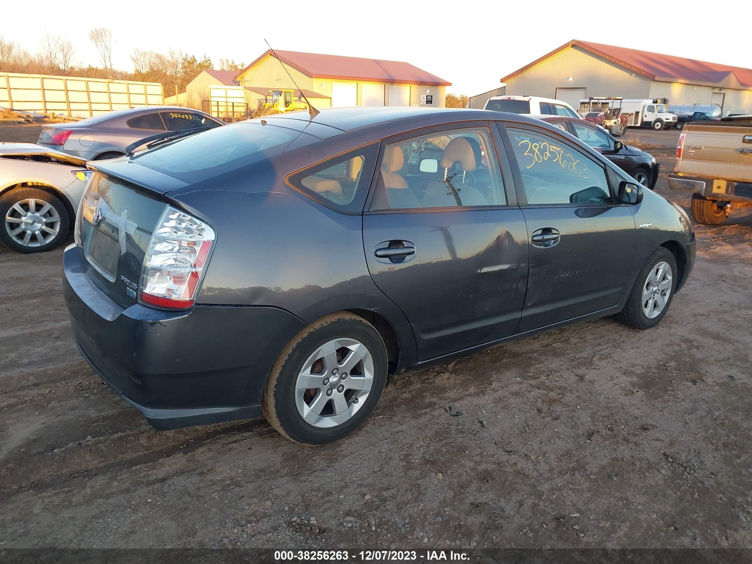 Photo 3 VIN: JTDKB20U683298839 - TOYOTA PRIUS 