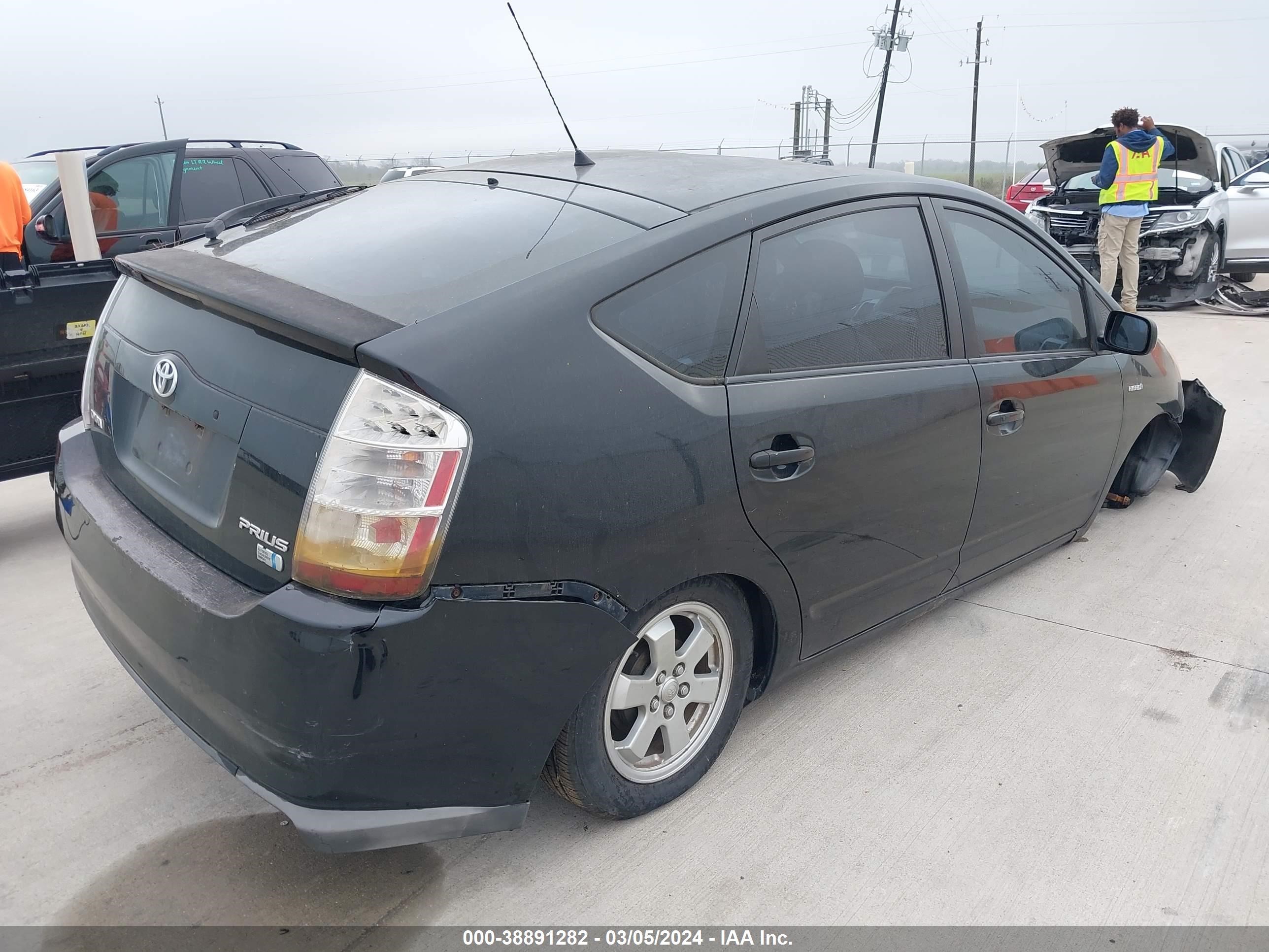 Photo 3 VIN: JTDKB20U693507403 - TOYOTA PRIUS 