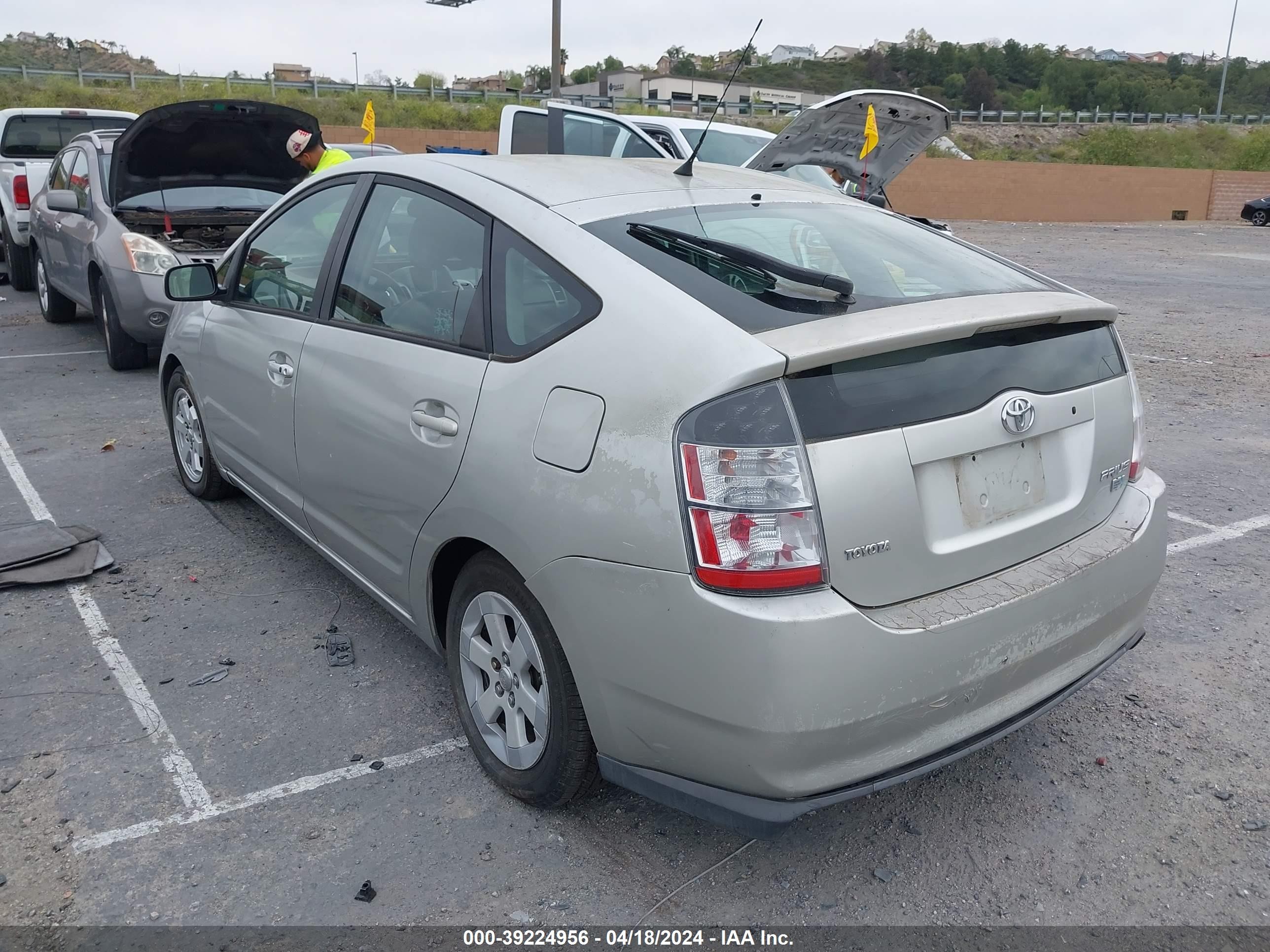 Photo 2 VIN: JTDKB20U753105819 - TOYOTA PRIUS 