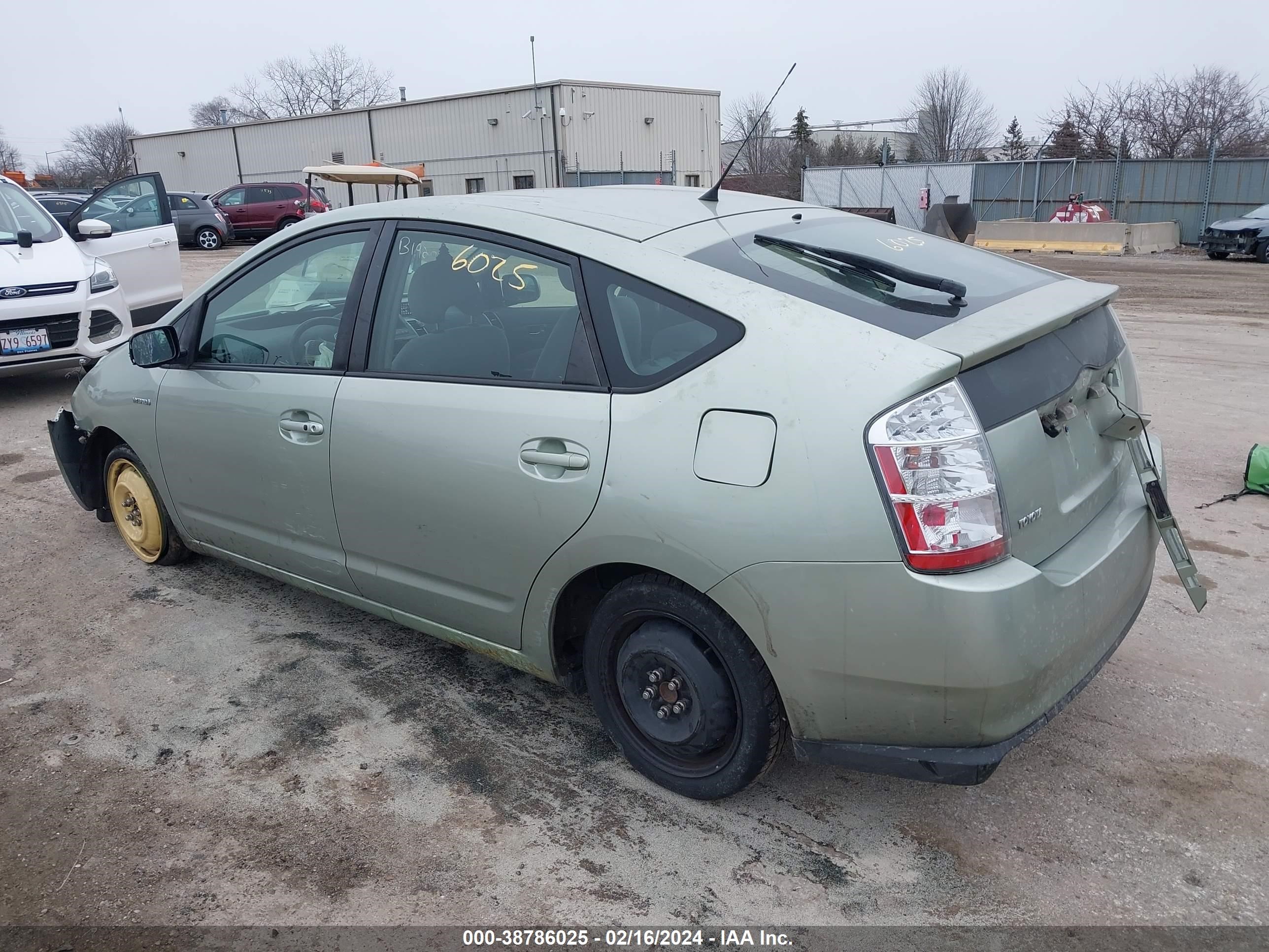 Photo 2 VIN: JTDKB20U773261653 - TOYOTA PRIUS 