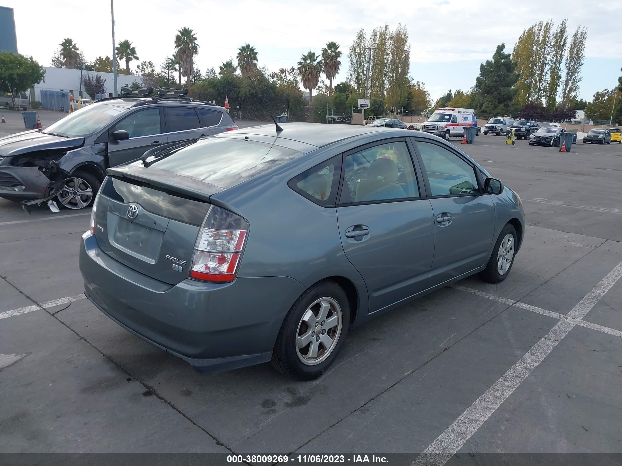 Photo 3 VIN: JTDKB20U853119714 - TOYOTA PRIUS 