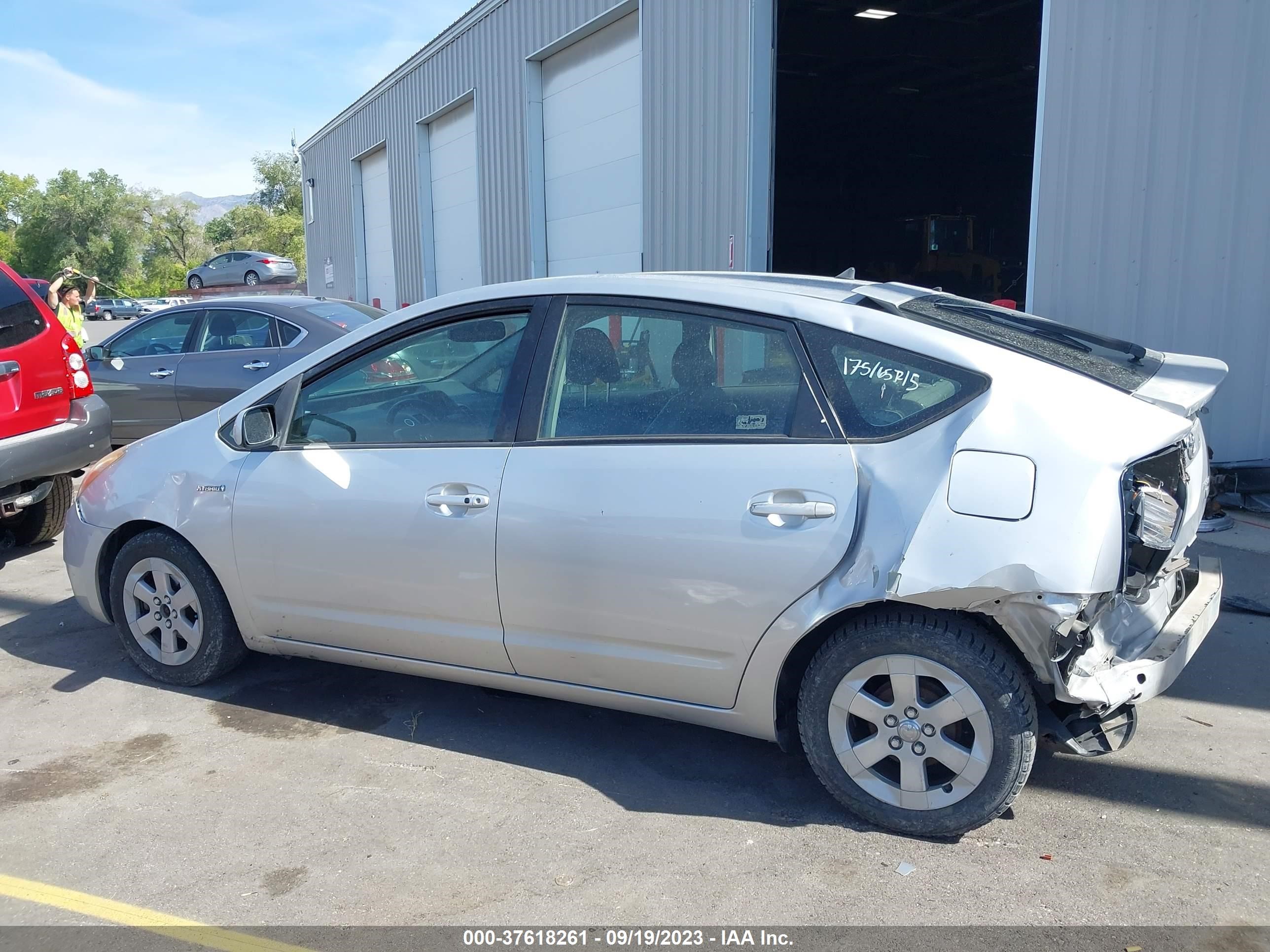 Photo 14 VIN: JTDKB20U883384881 - TOYOTA PRIUS 