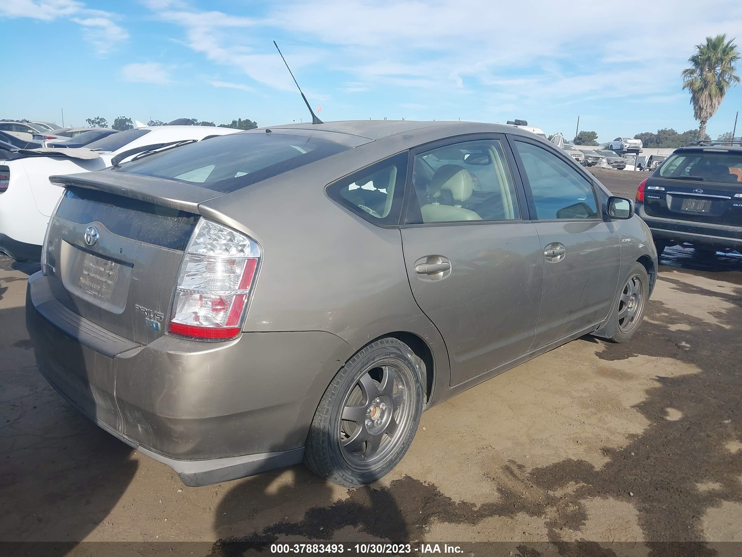 Photo 3 VIN: JTDKB20U883385979 - TOYOTA PRIUS 