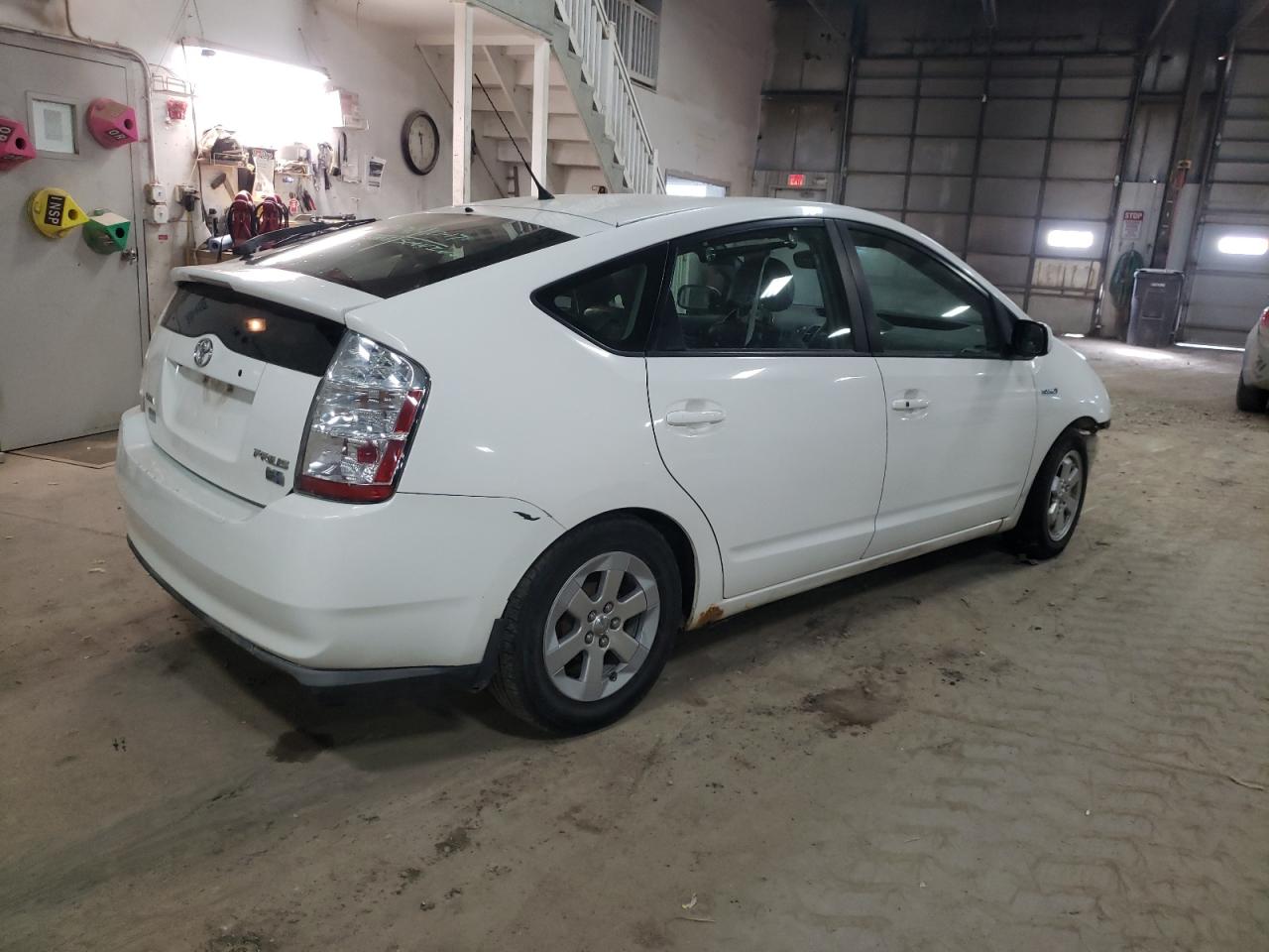 Photo 2 VIN: JTDKB20U893482505 - TOYOTA PRIUS 