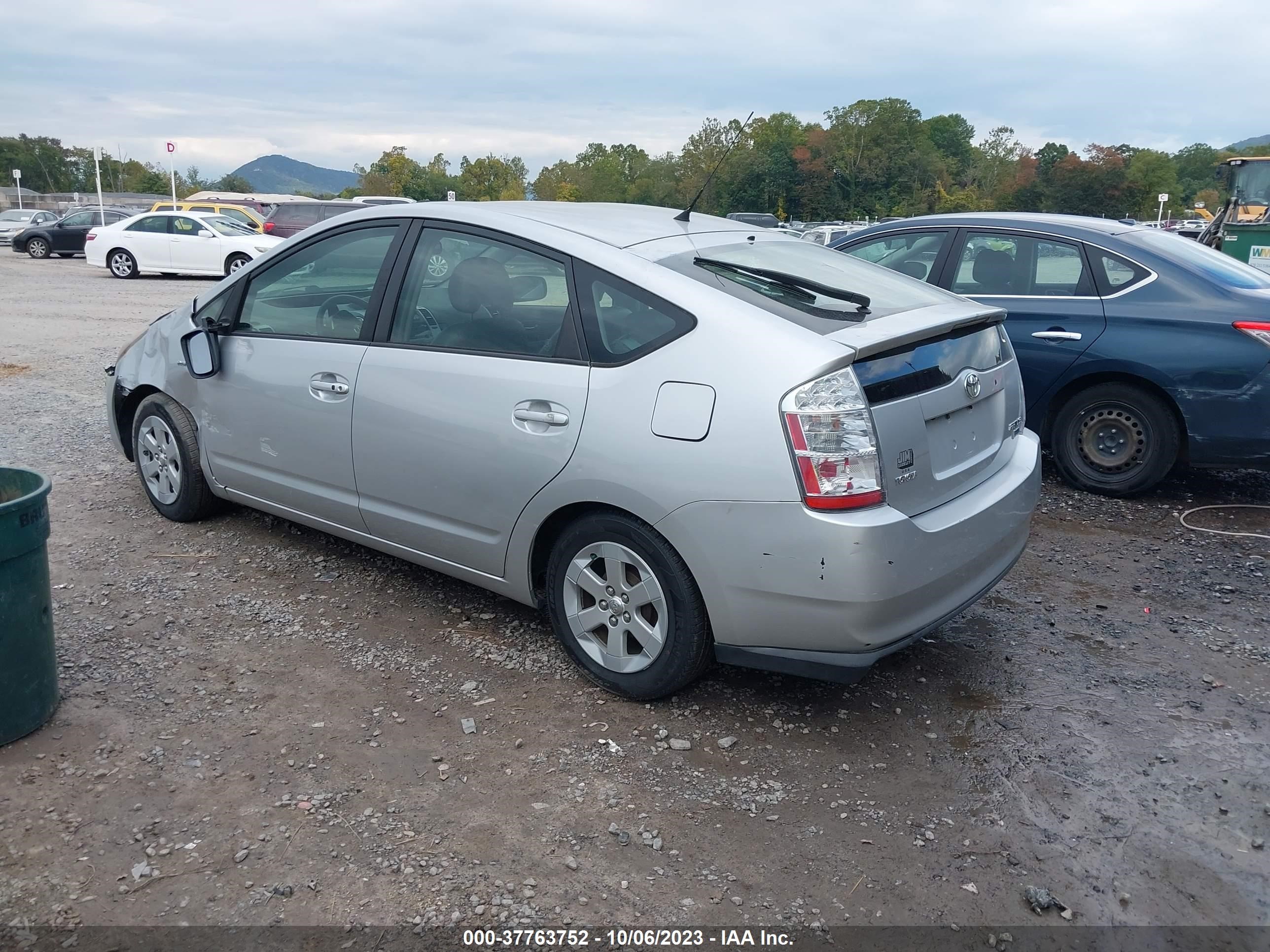 Photo 2 VIN: JTDKB20U977598608 - TOYOTA PRIUS 