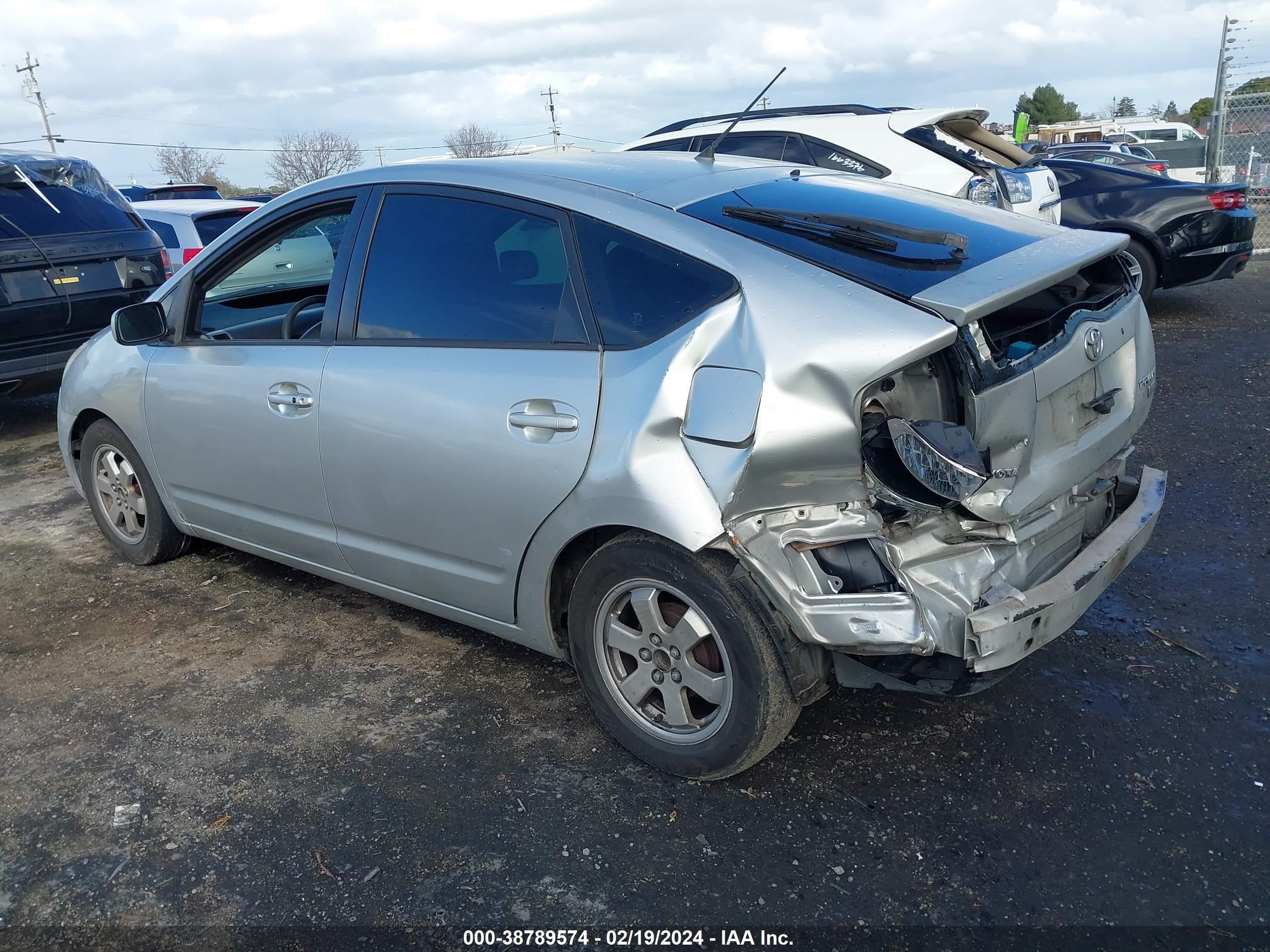 Photo 2 VIN: JTDKB20UX53047849 - TOYOTA PRIUS 