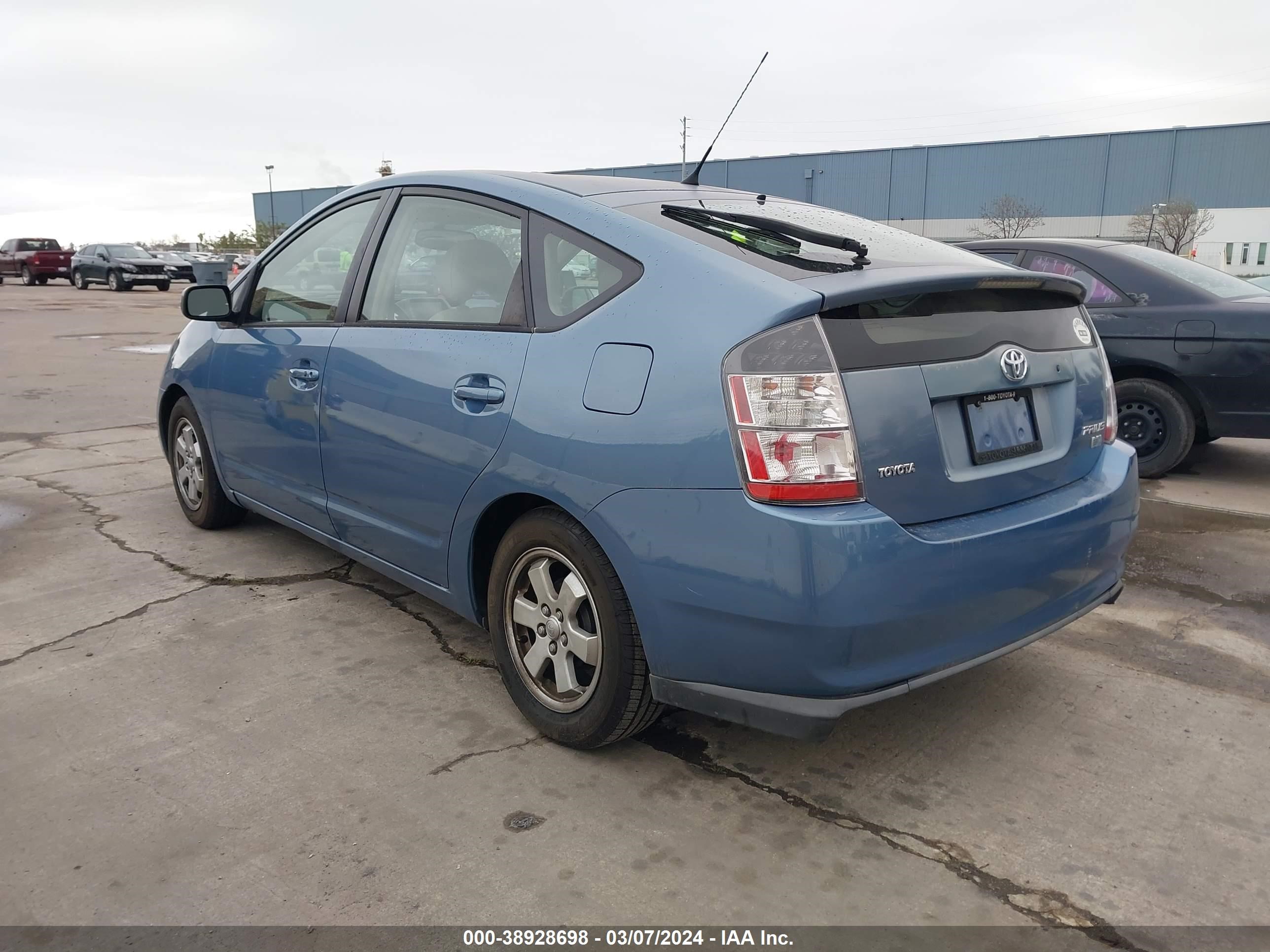 Photo 2 VIN: JTDKB20UX57056317 - TOYOTA PRIUS 