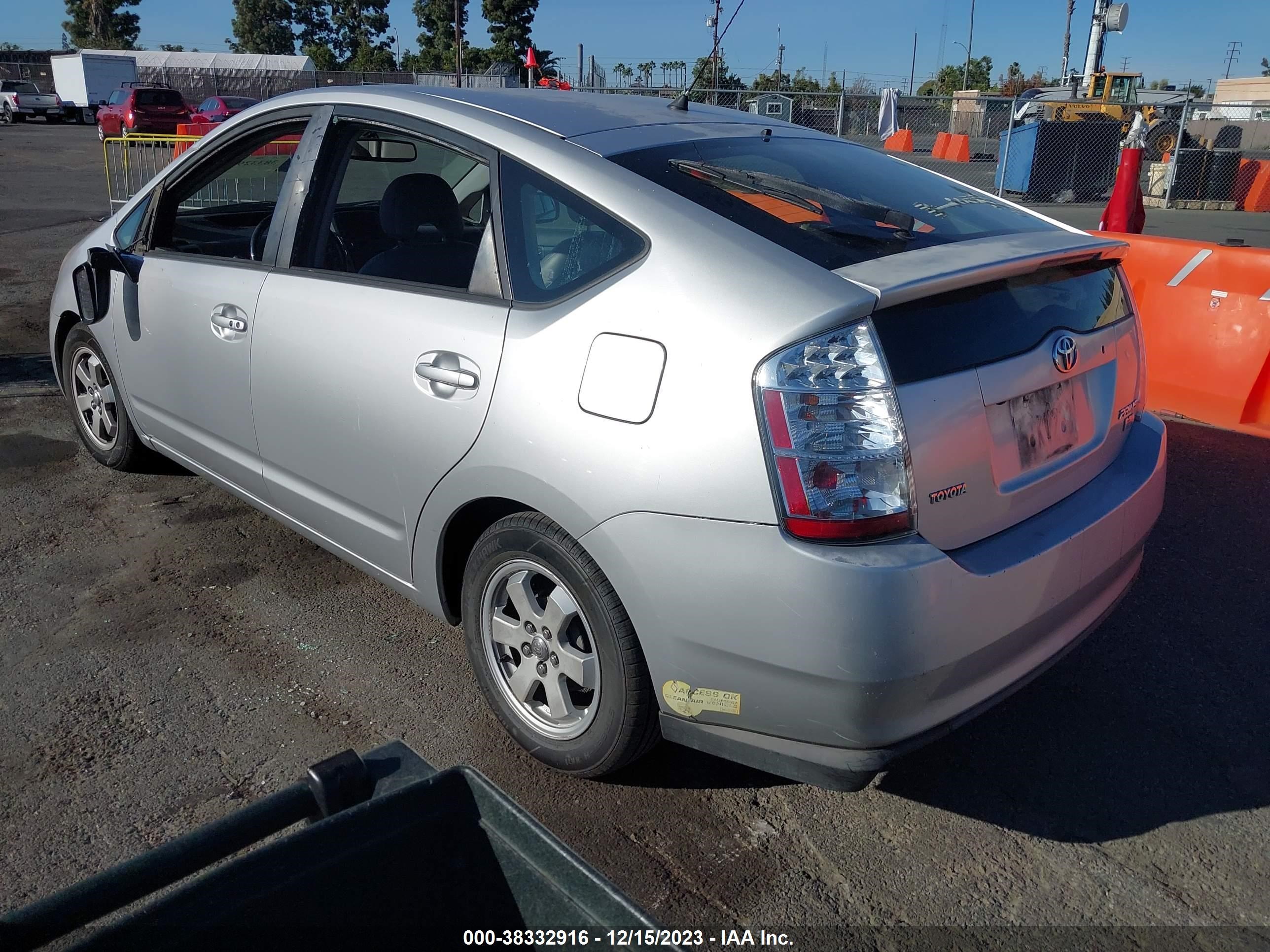 Photo 2 VIN: JTDKB20UX63155597 - TOYOTA PRIUS 