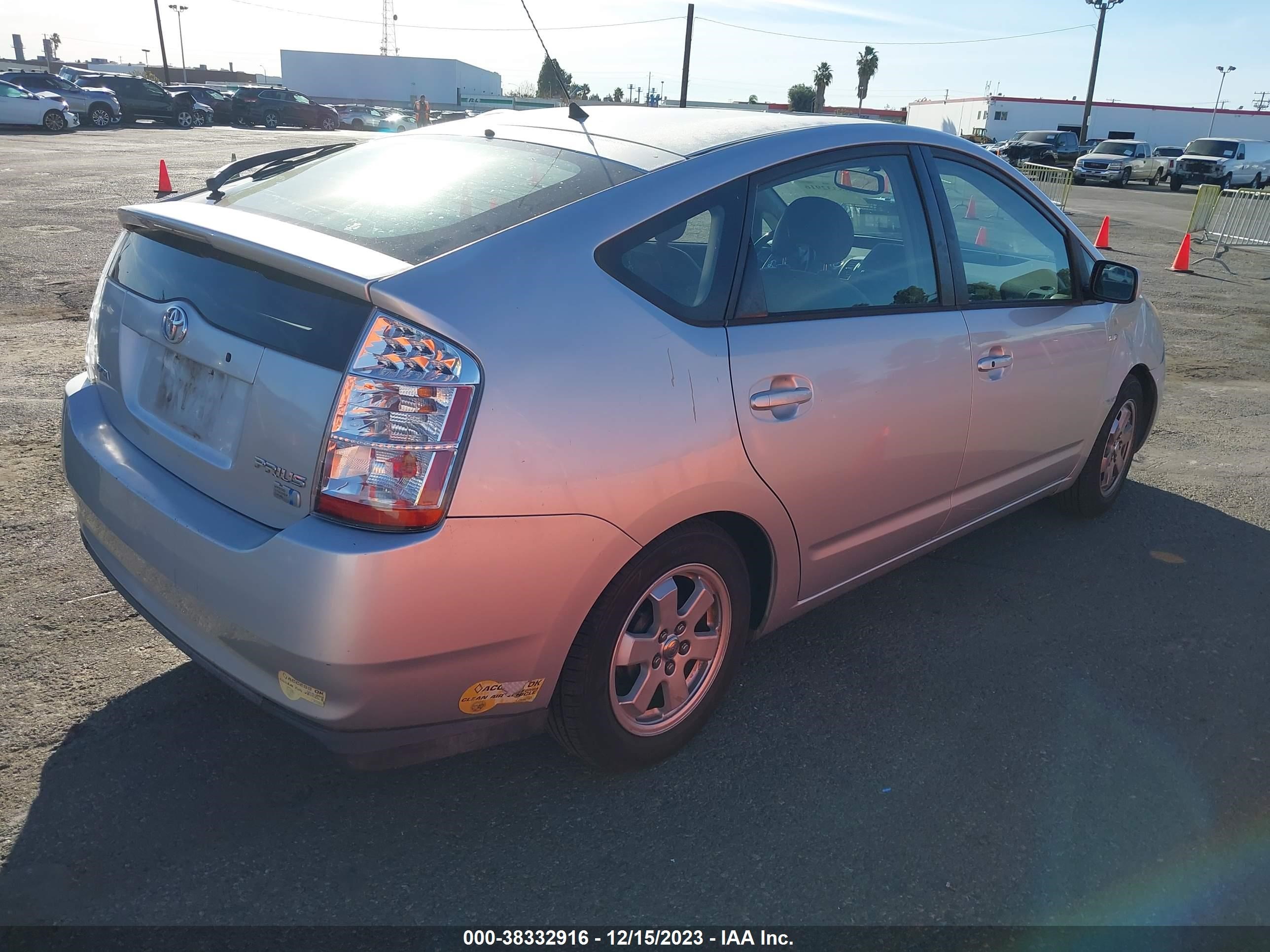 Photo 3 VIN: JTDKB20UX63155597 - TOYOTA PRIUS 