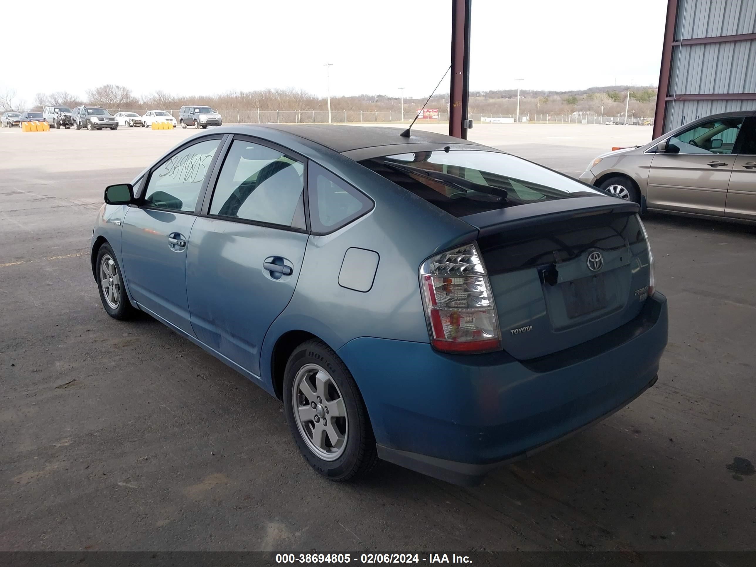 Photo 2 VIN: JTDKB20UX63156443 - TOYOTA PRIUS 