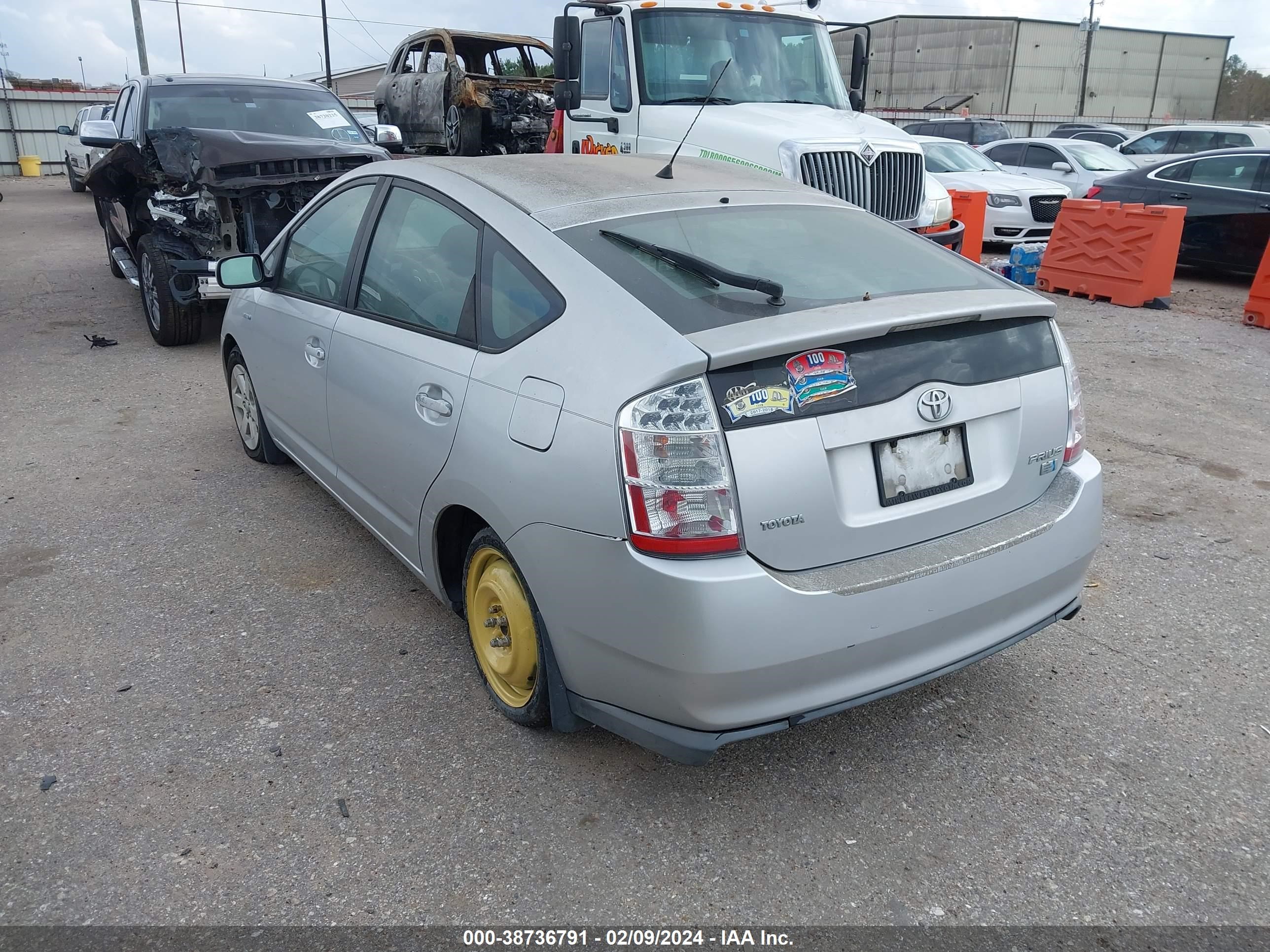 Photo 2 VIN: JTDKB20UX63181553 - TOYOTA PRIUS 