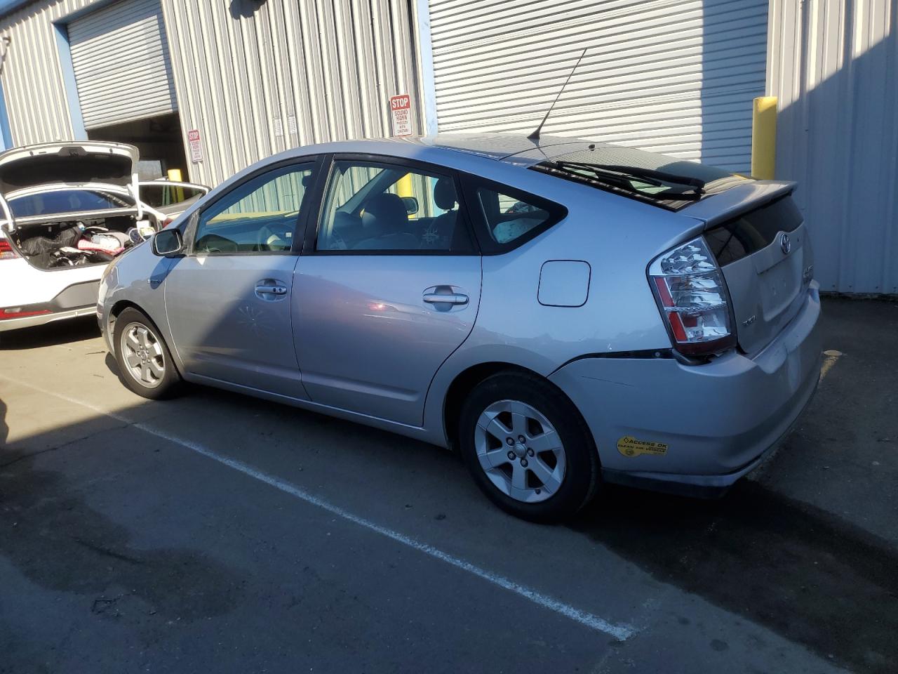 Photo 1 VIN: JTDKB20UX67061521 - TOYOTA PRIUS 