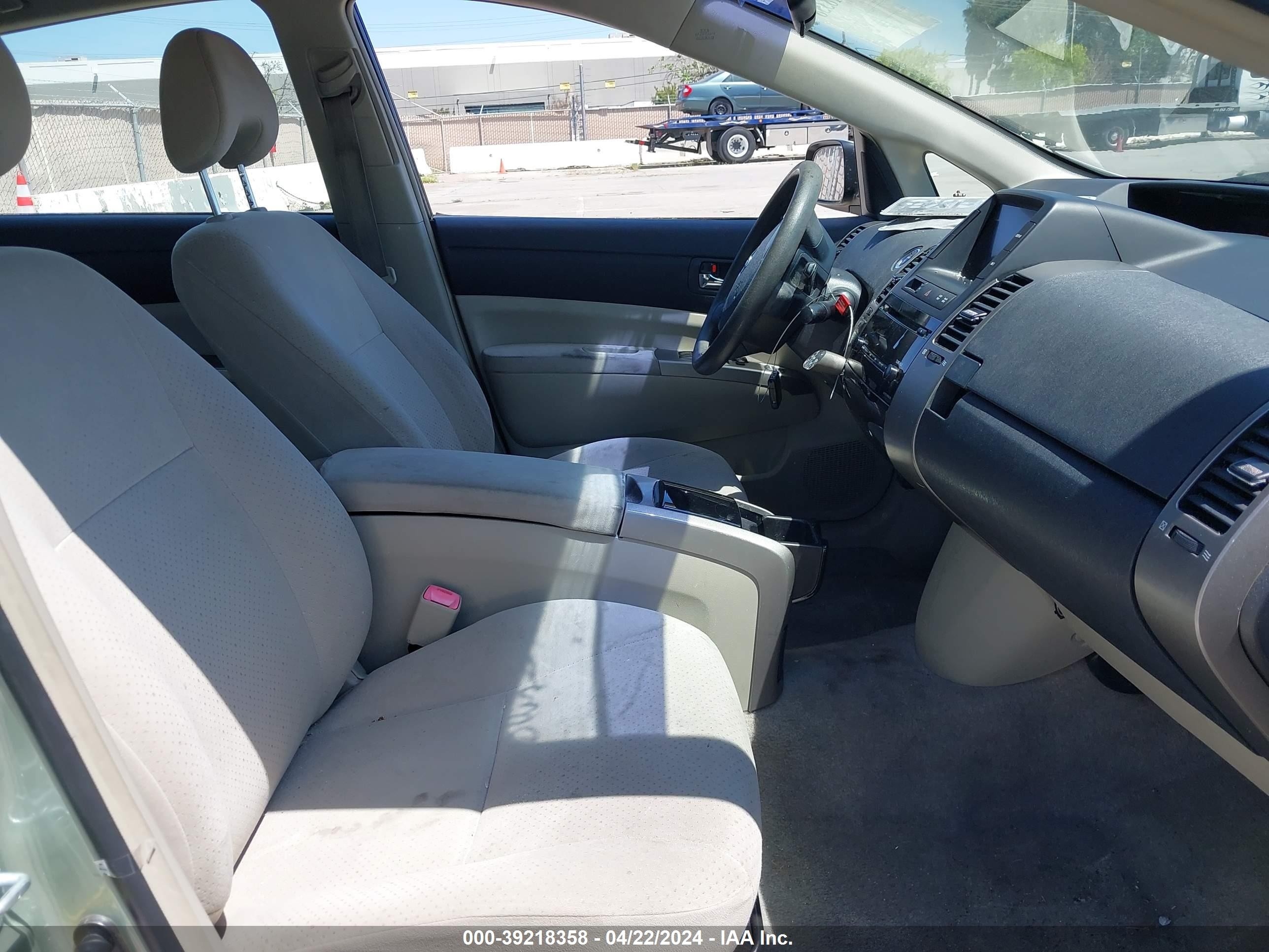 Photo 4 VIN: JTDKB20UX77572633 - TOYOTA PRIUS 