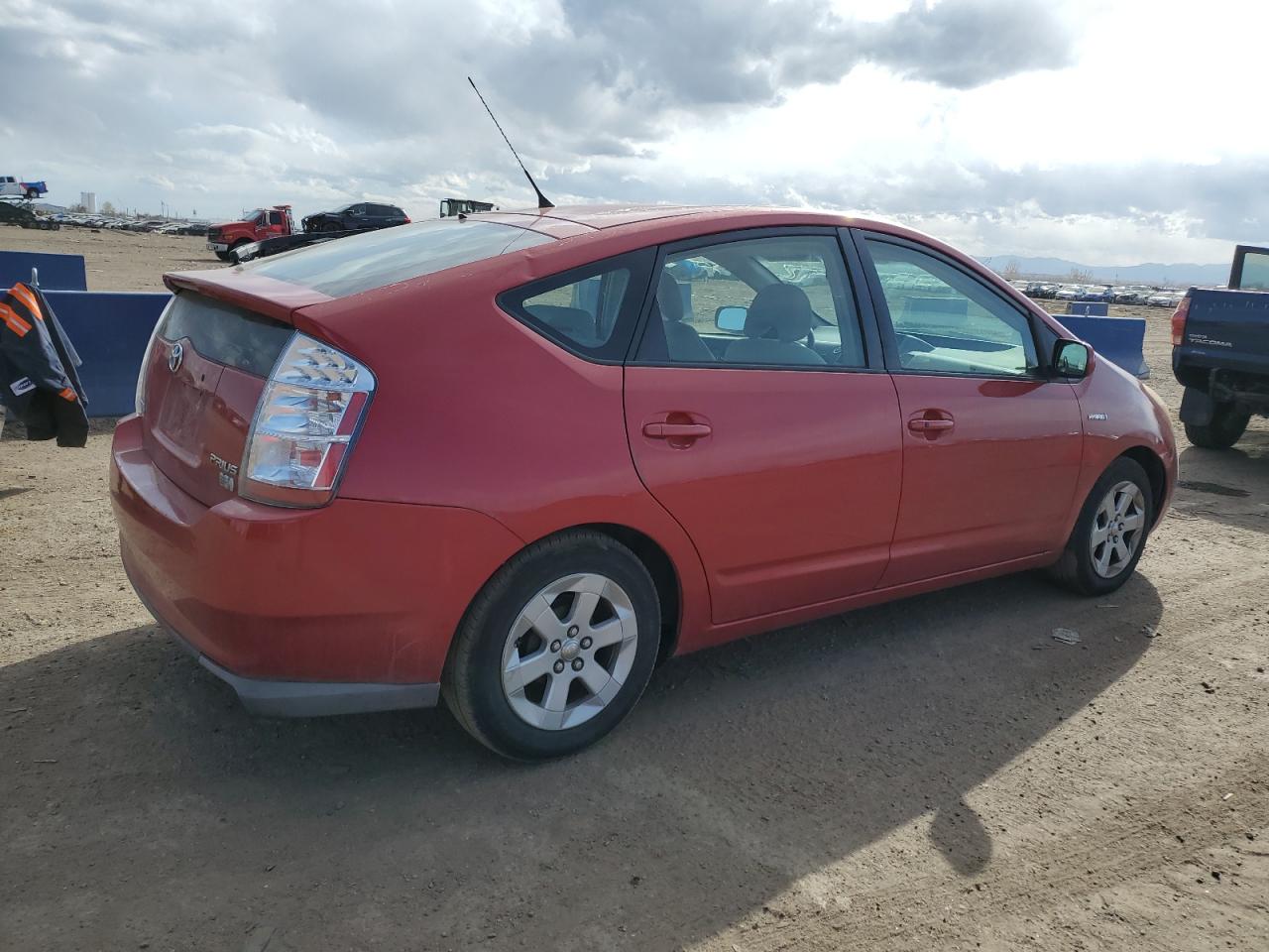 Photo 2 VIN: JTDKB20UX83332586 - TOYOTA PRIUS 