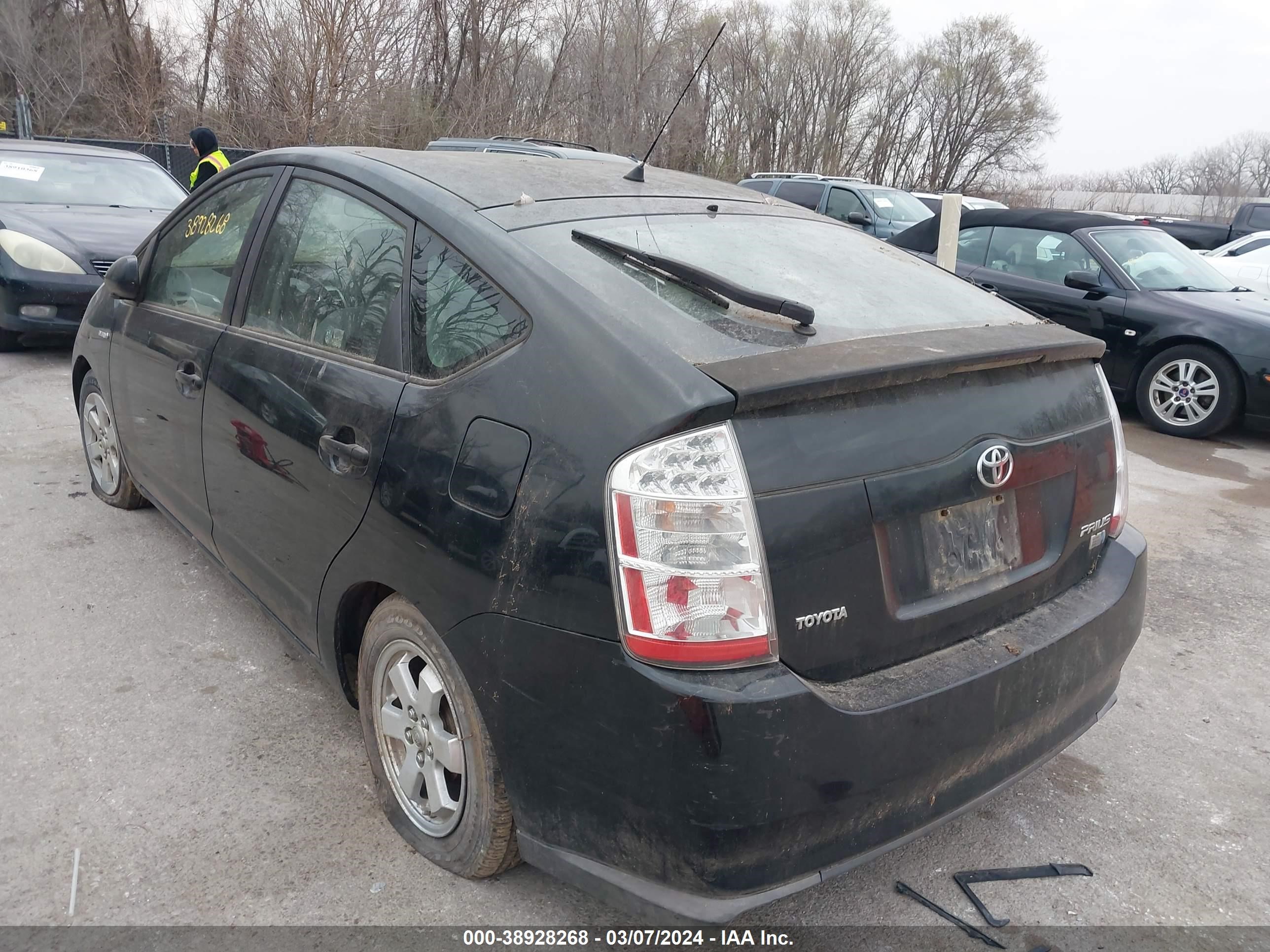 Photo 2 VIN: JTDKB20UX83359822 - TOYOTA PRIUS 